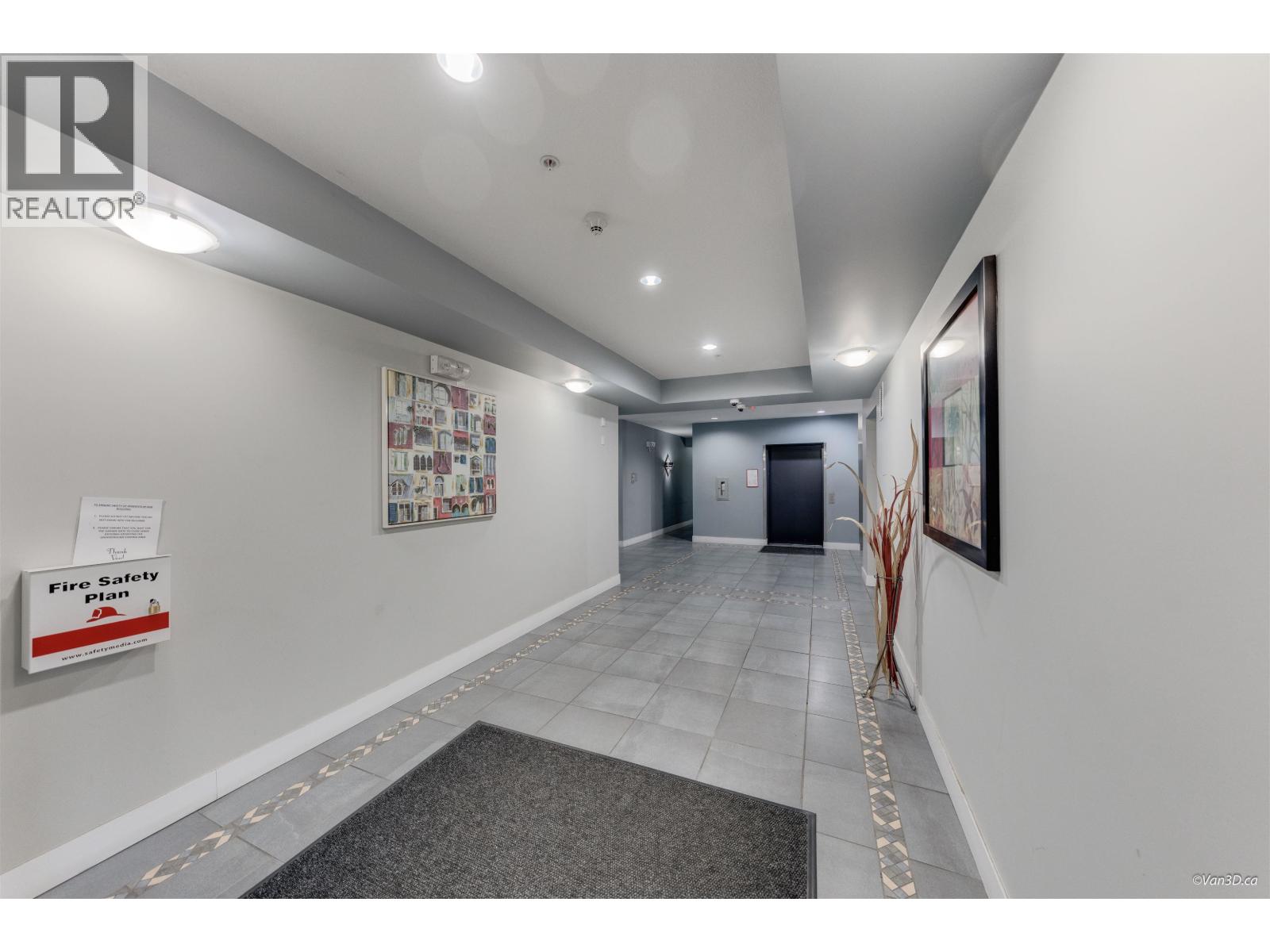 404 1988 SUFFOLK AVENUE, Port Coquitlam