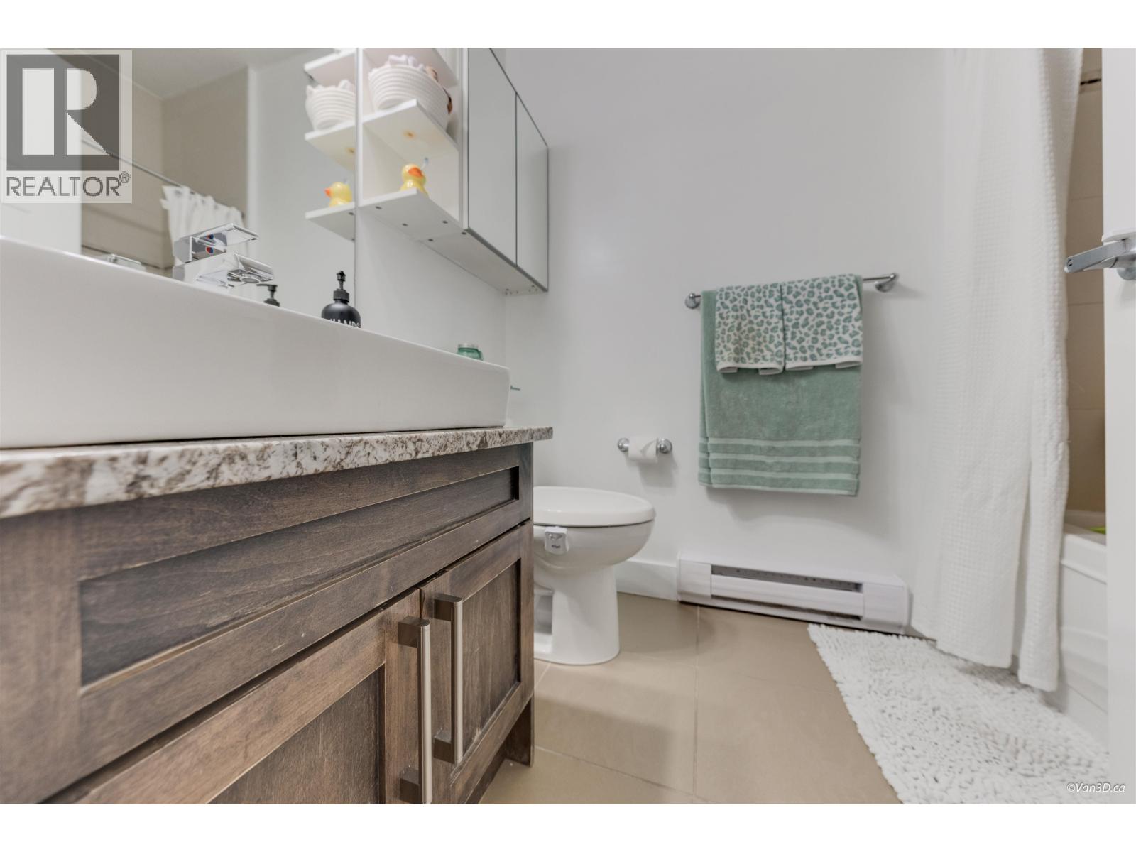 404 1988 SUFFOLK AVENUE, Port Coquitlam