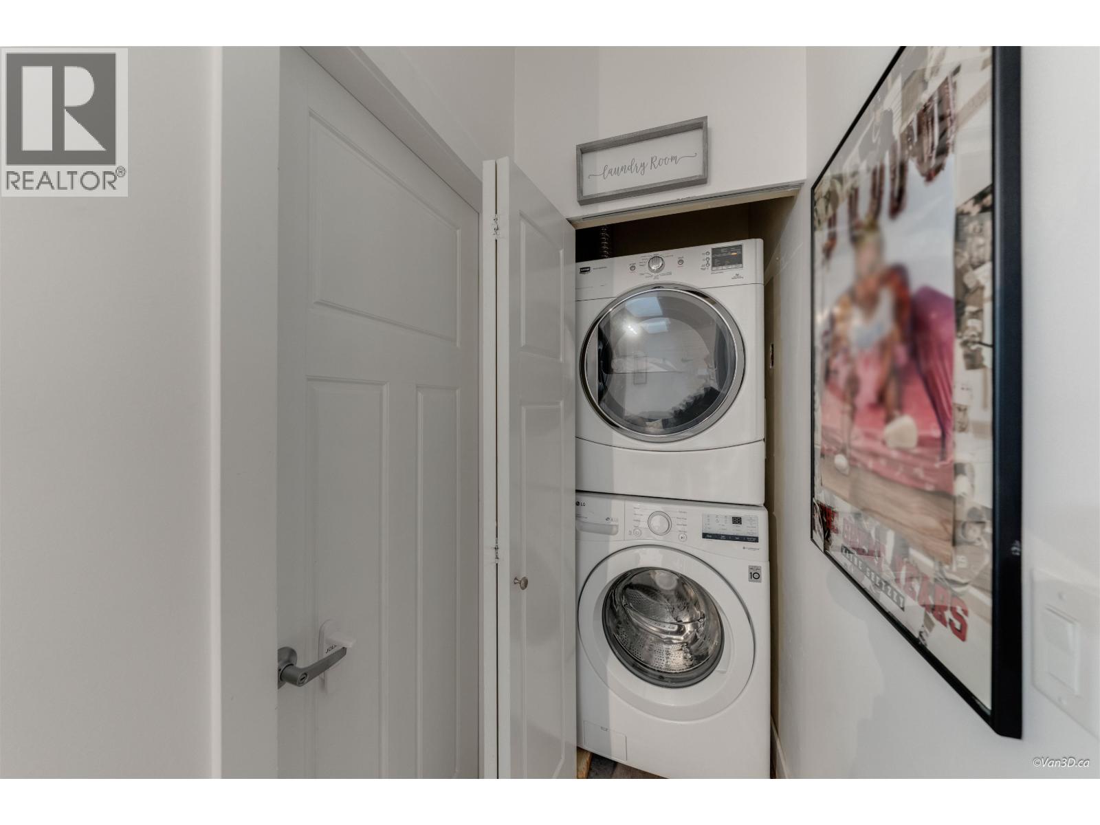 404 1988 SUFFOLK AVENUE, Port Coquitlam