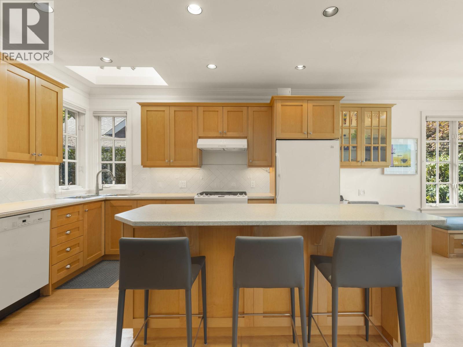 2527 W 37TH AVENUE, Vancouver