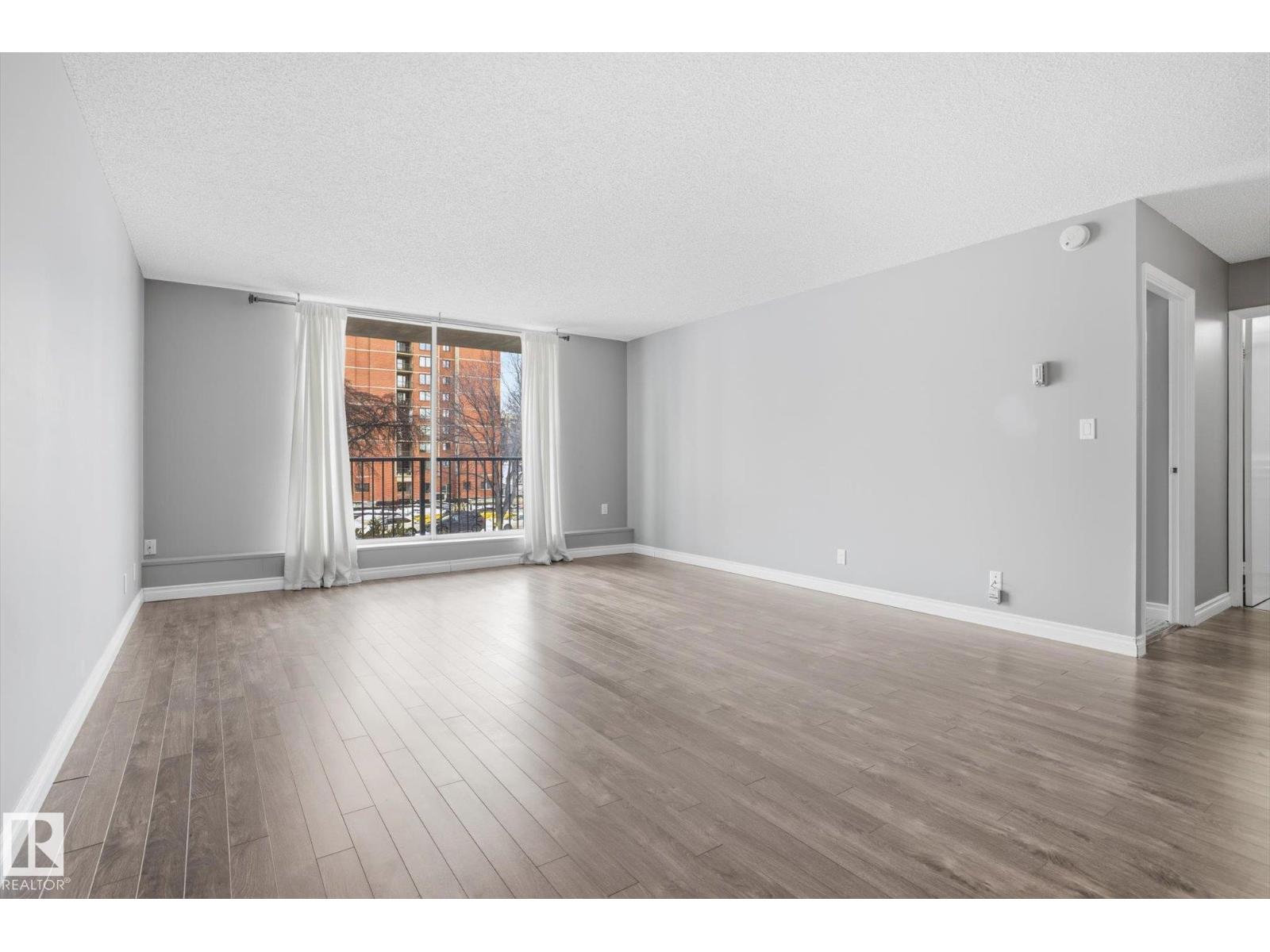 #203 11307 99 AV NW - 7