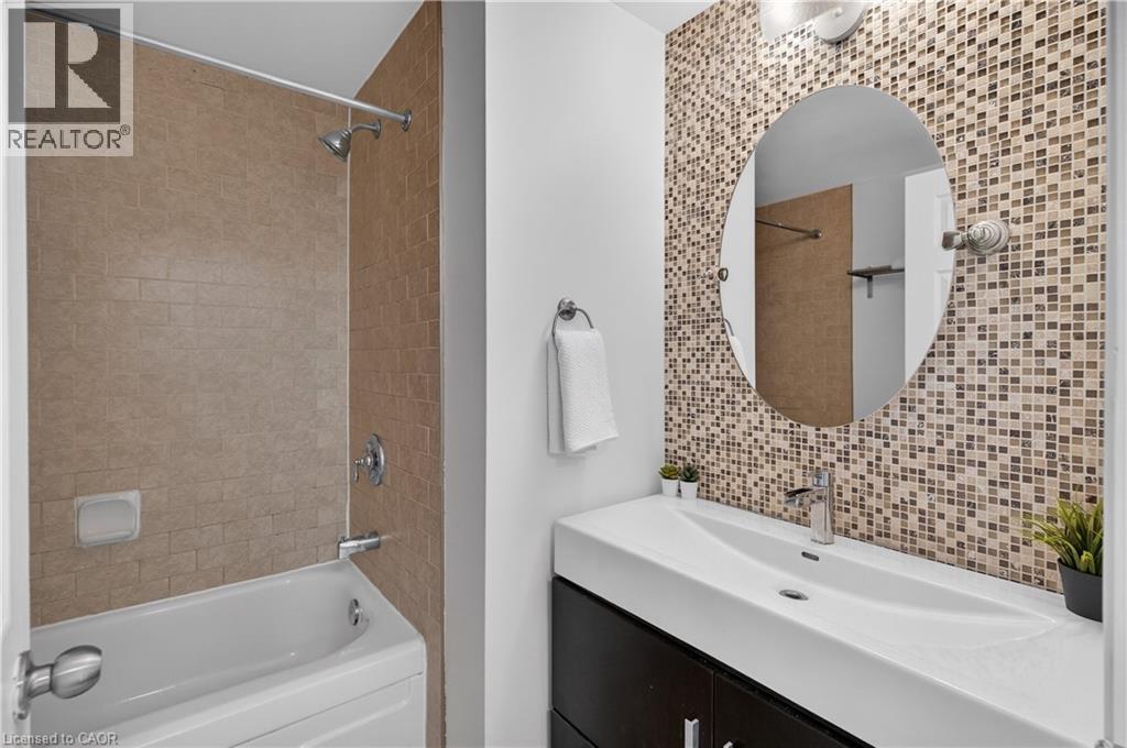2185 FAIRCHILD Boulevard Unit# 51, Burlington, Ontario, L7P3P6 — Photo 2
