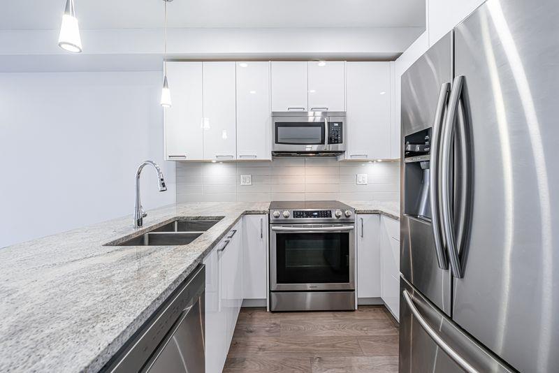 401 20696 EASTLEIGH Crescent - photo 2