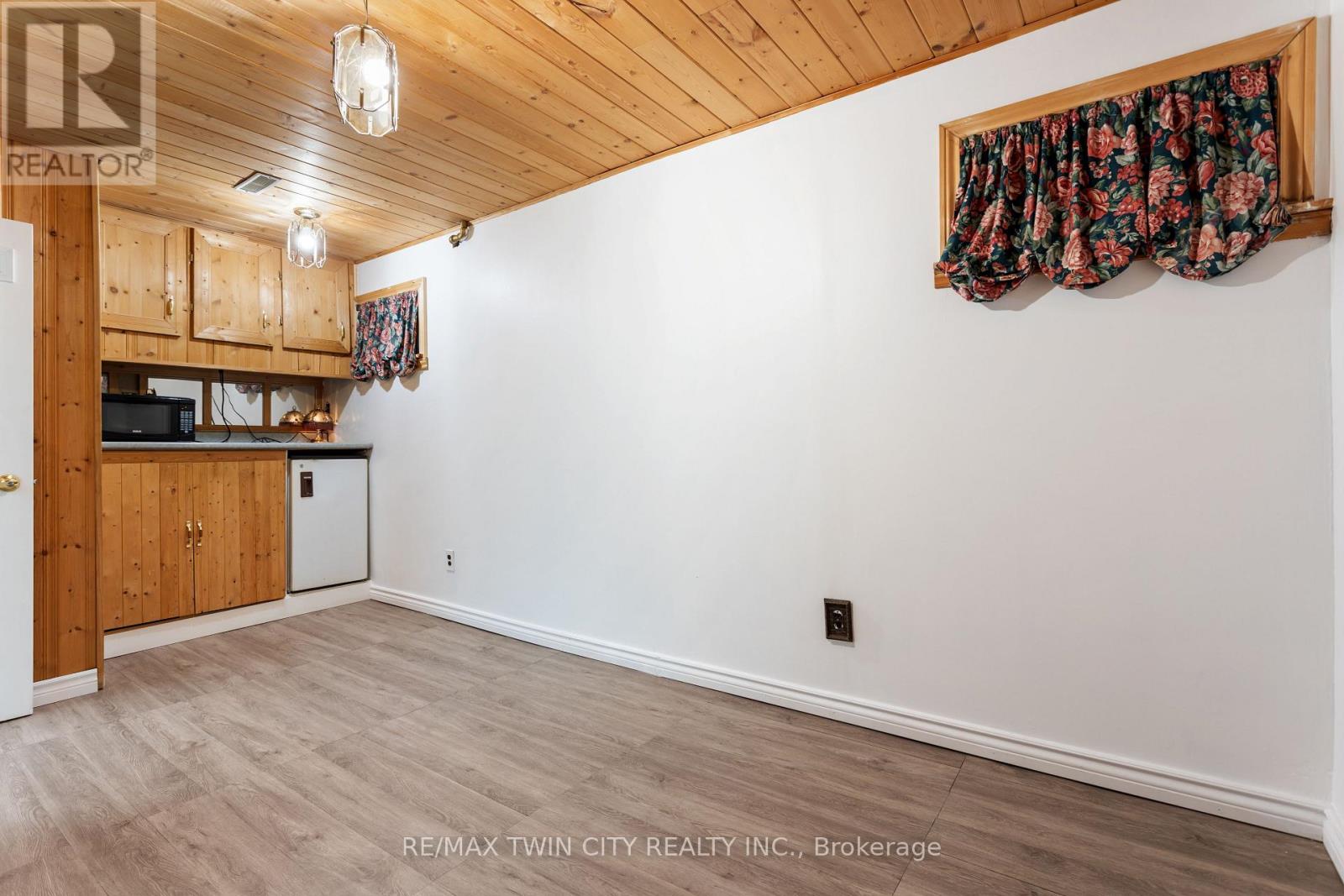 7 EDEN PARK DRIVE - 20