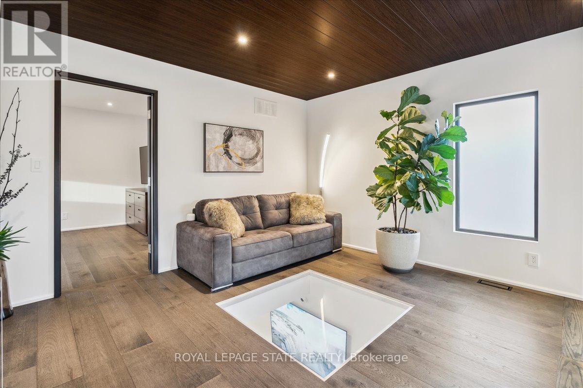 137 NEW LAKESHORE ROAD - 26