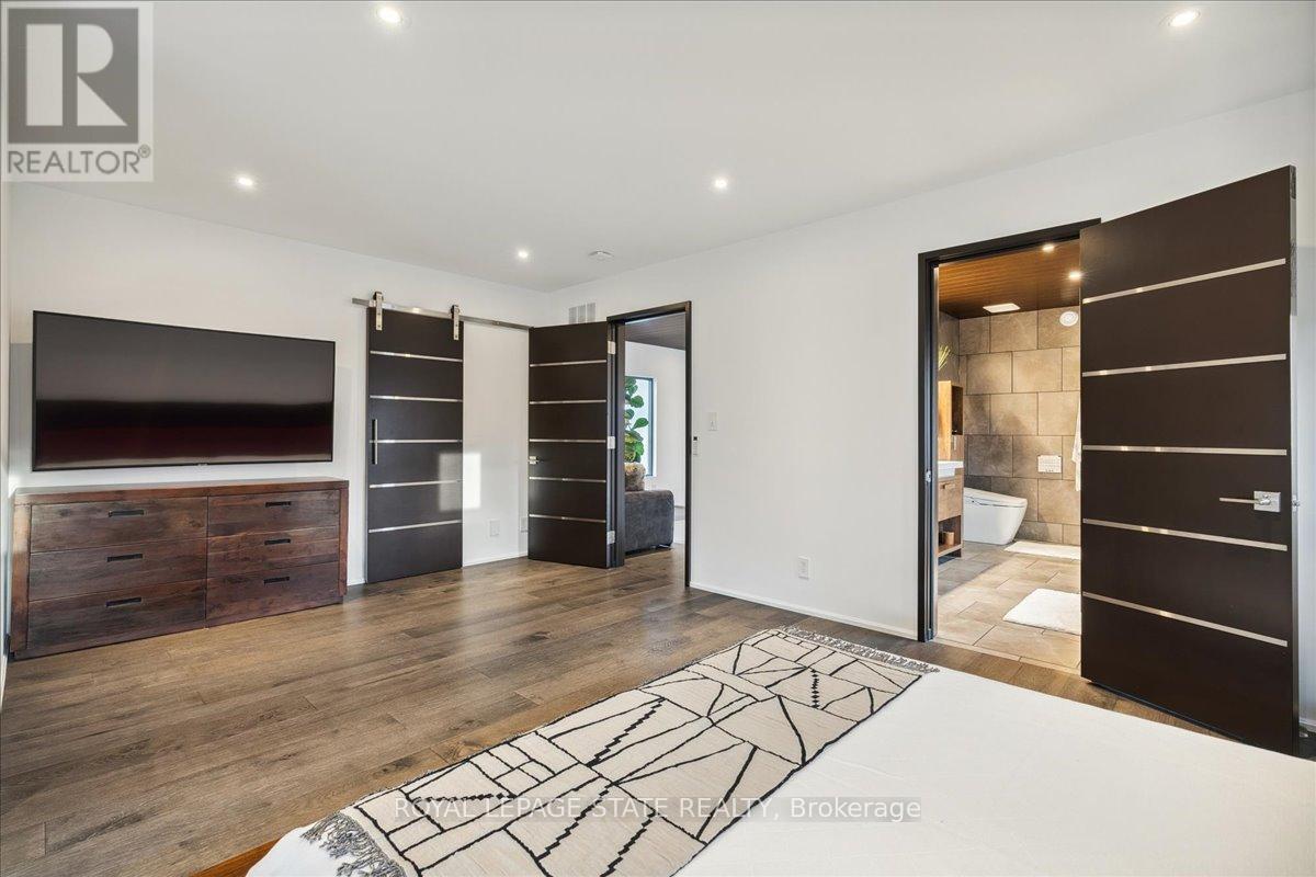 137 NEW LAKESHORE ROAD - 29