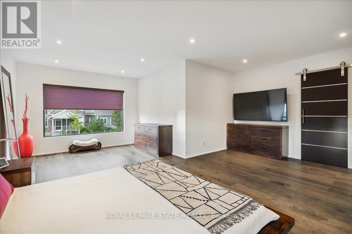 137 NEW LAKESHORE ROAD - 3