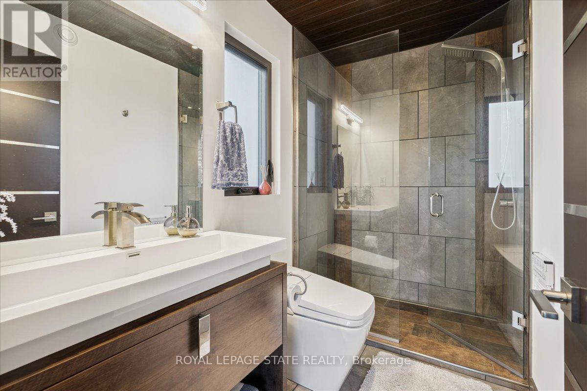 137 NEW LAKESHORE ROAD - 33