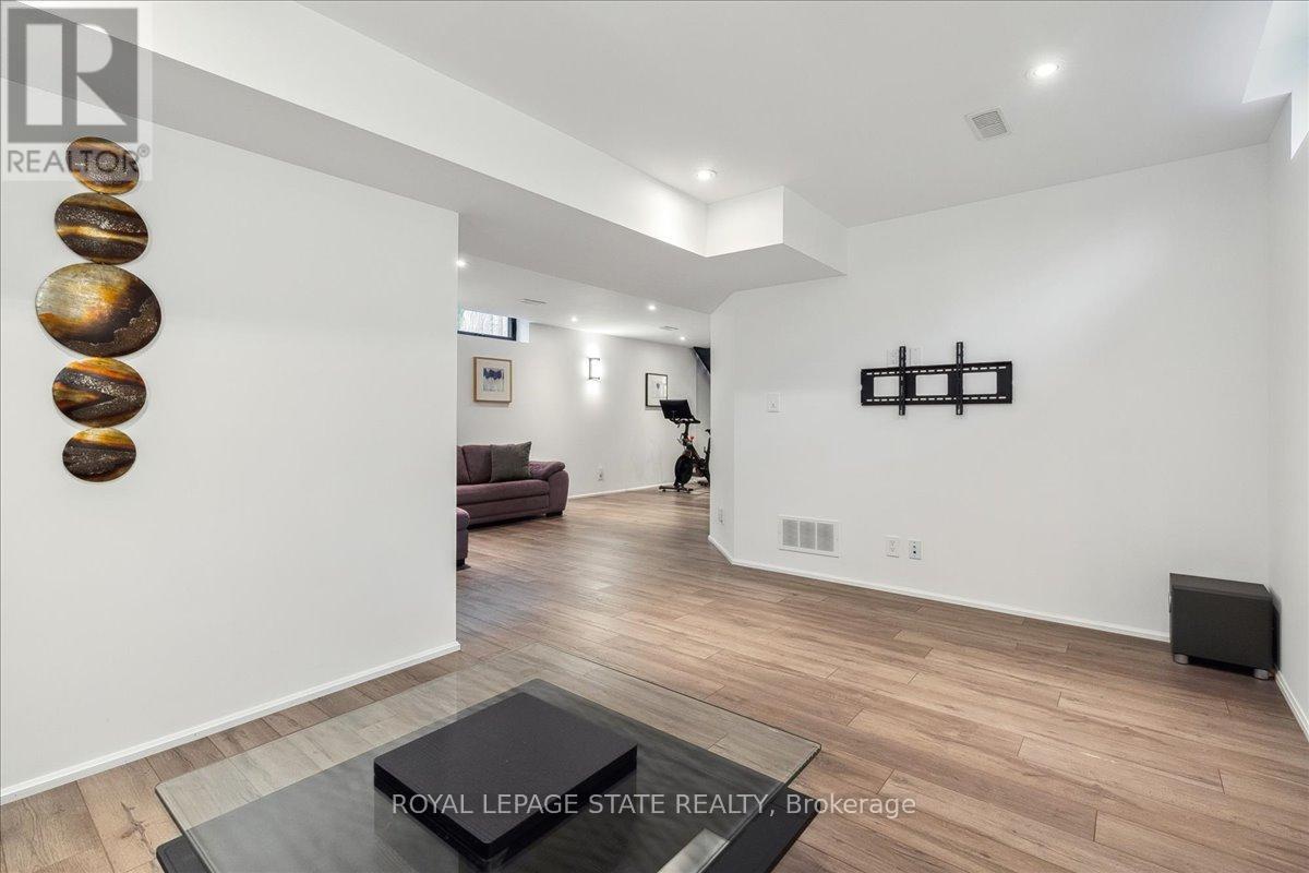 137 NEW LAKESHORE ROAD - 37