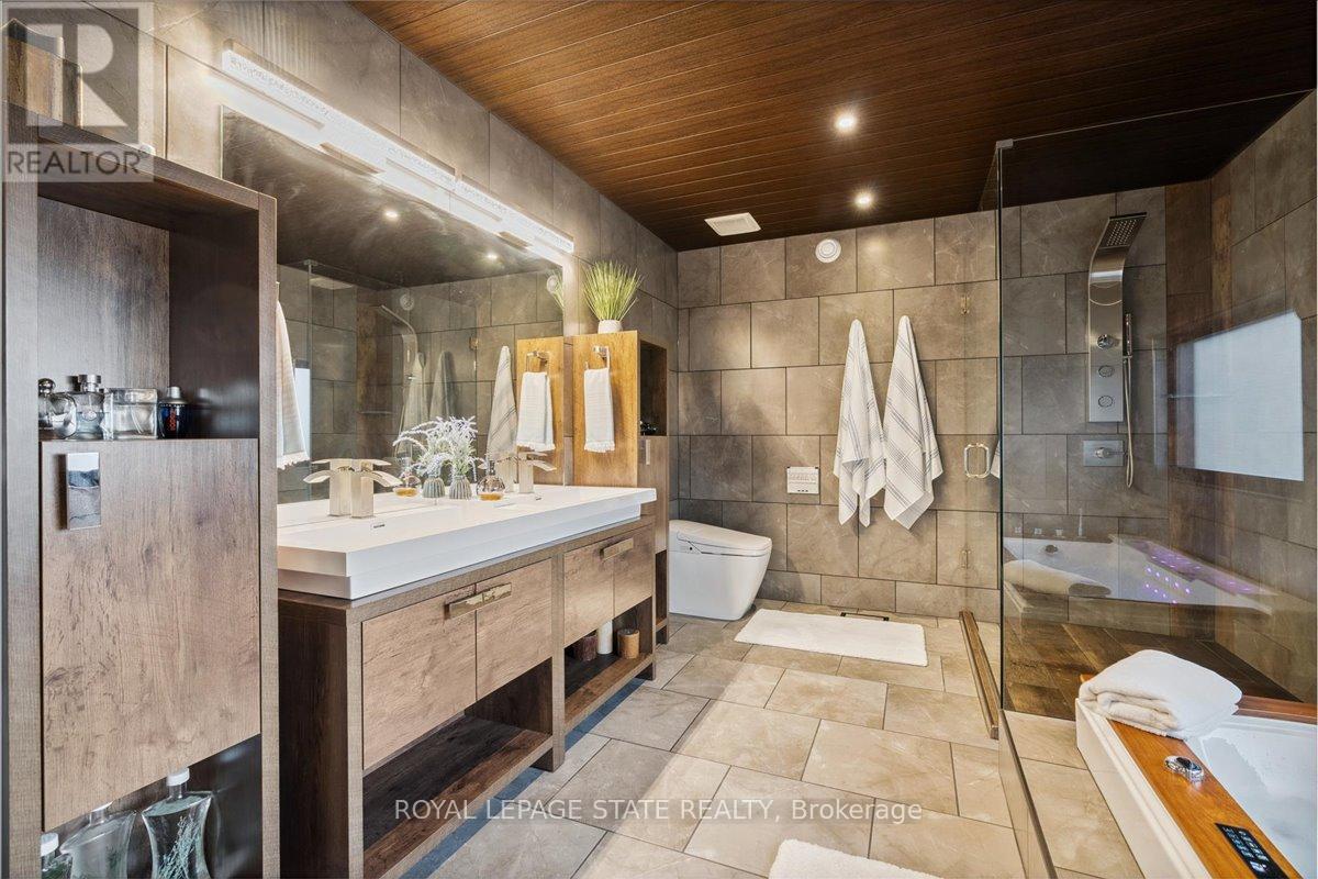 137 NEW LAKESHORE ROAD - 4