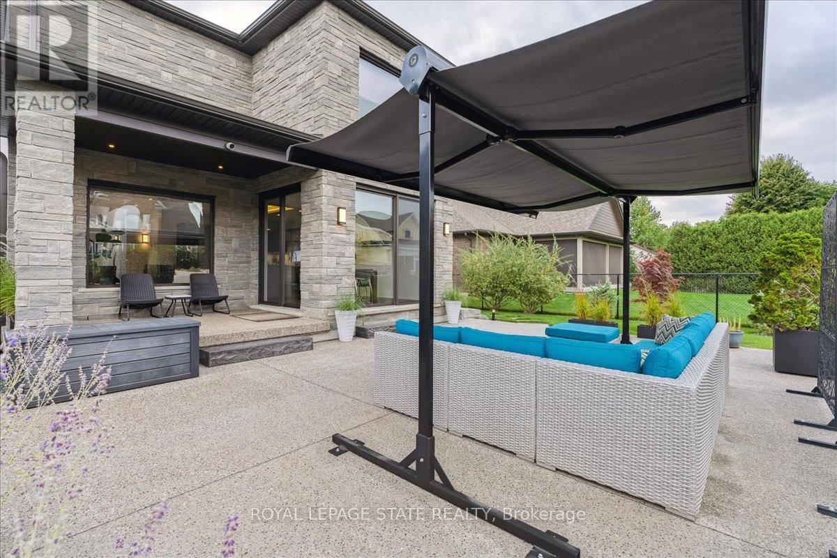 137 NEW LAKESHORE ROAD - 42