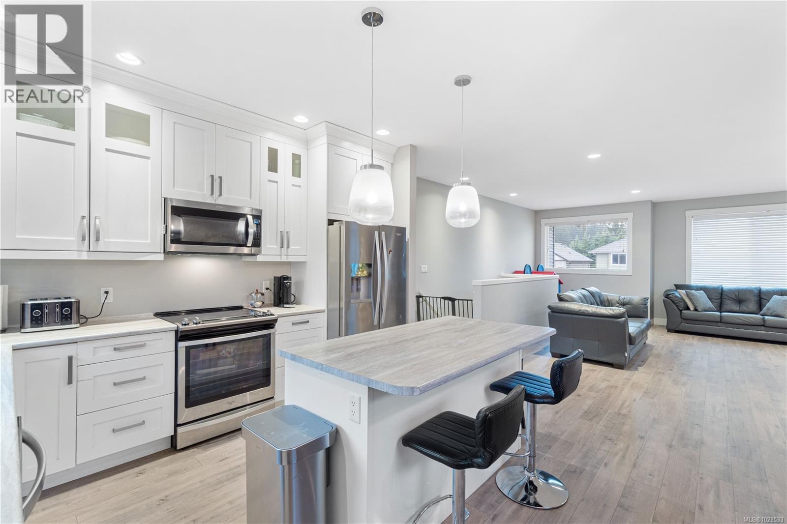 994 DOUGLAS AVE - 10