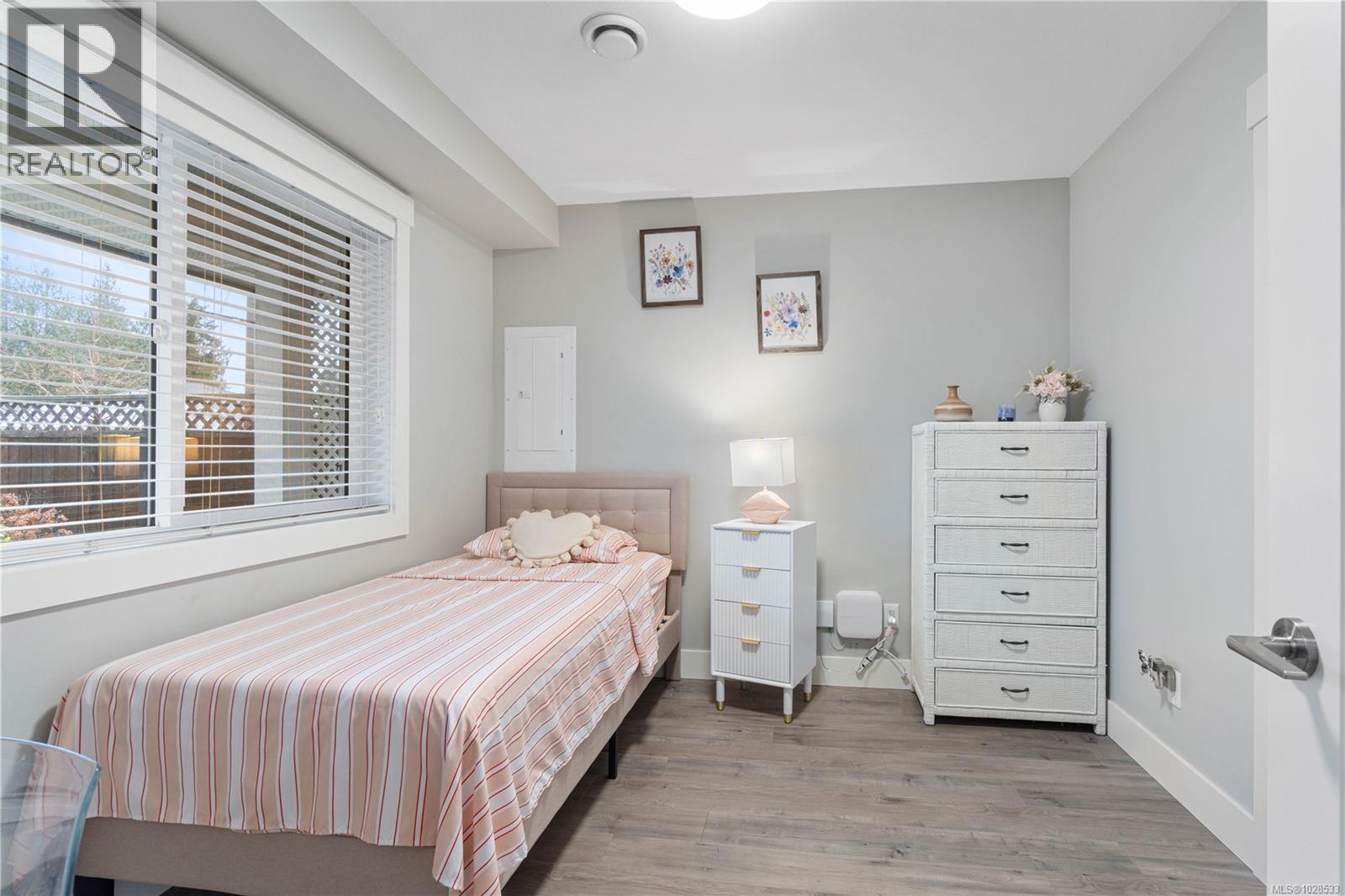 994 DOUGLAS AVE - 13