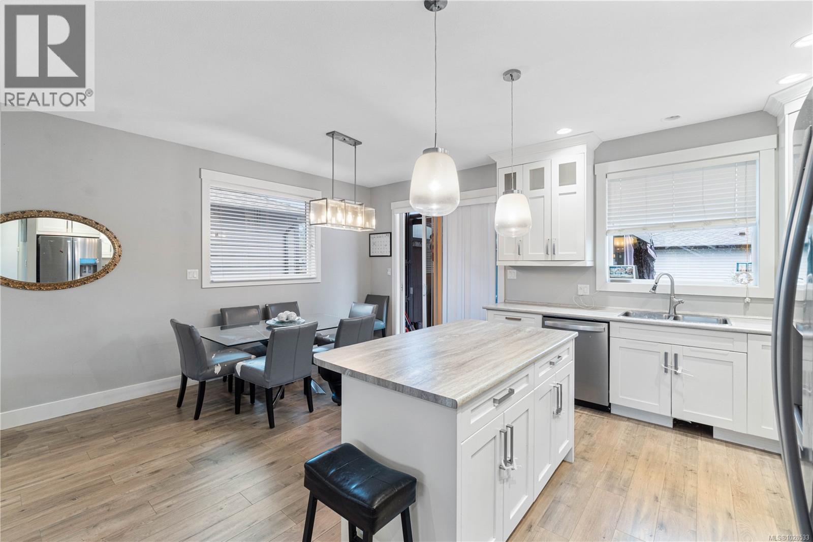 994 DOUGLAS AVE - 15