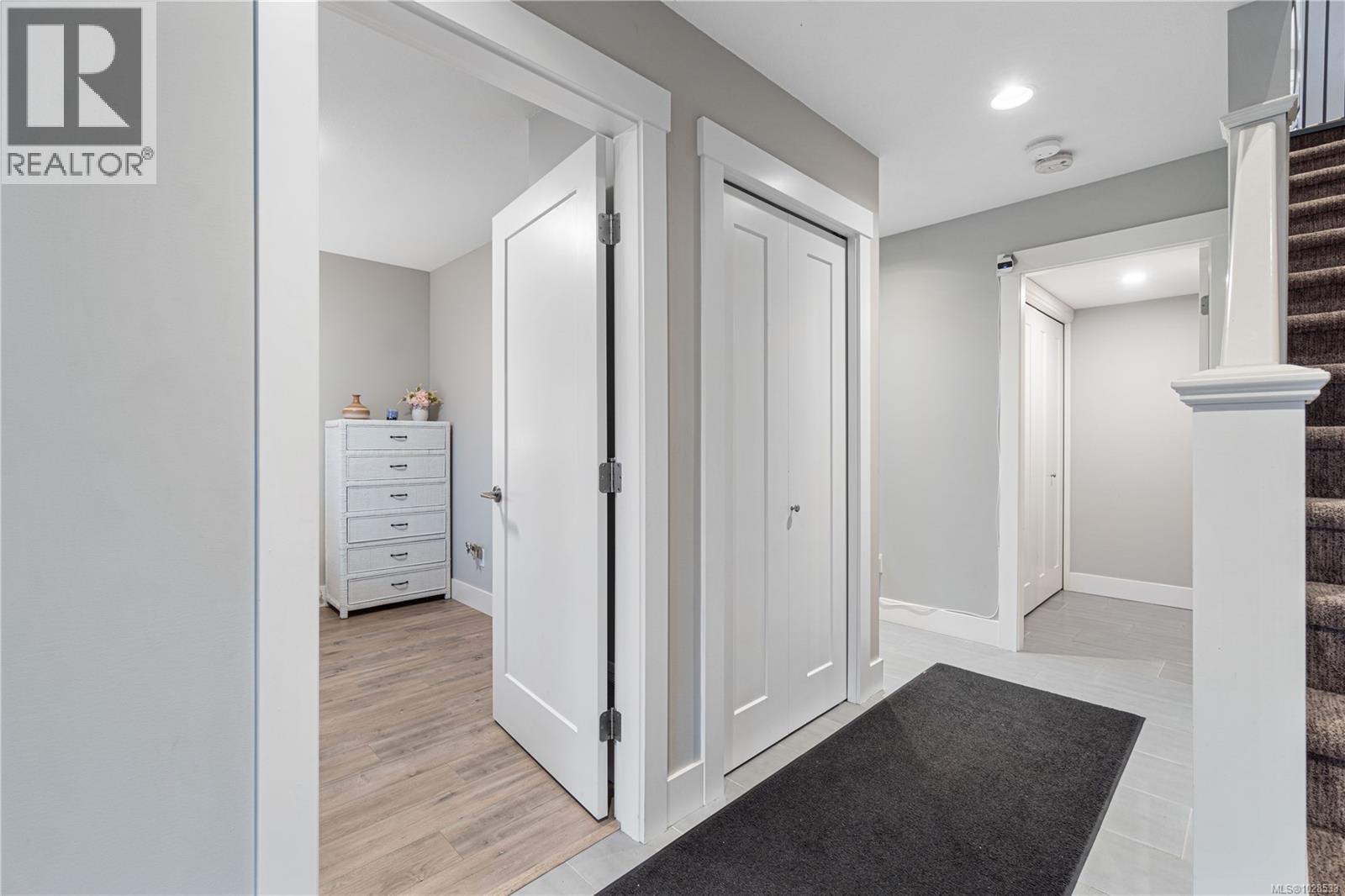 994 DOUGLAS AVE - 18