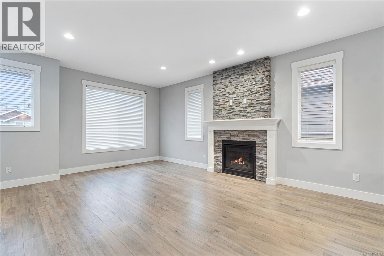 994 DOUGLAS AVE - Image 2