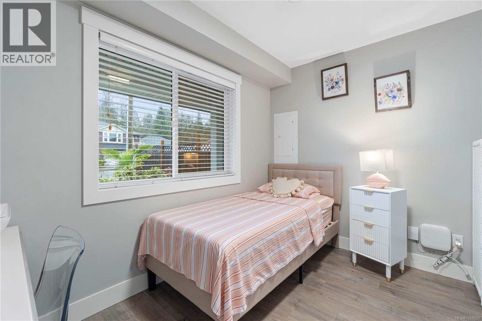 994 DOUGLAS AVE - 24