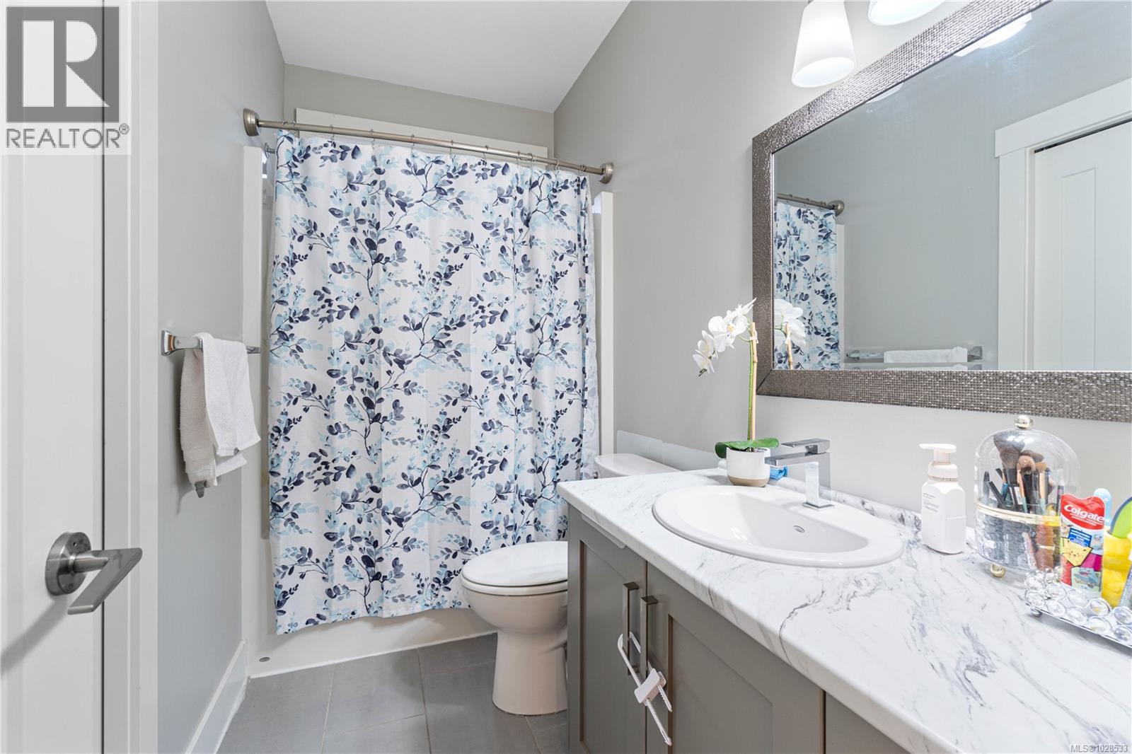 994 DOUGLAS AVE - 25