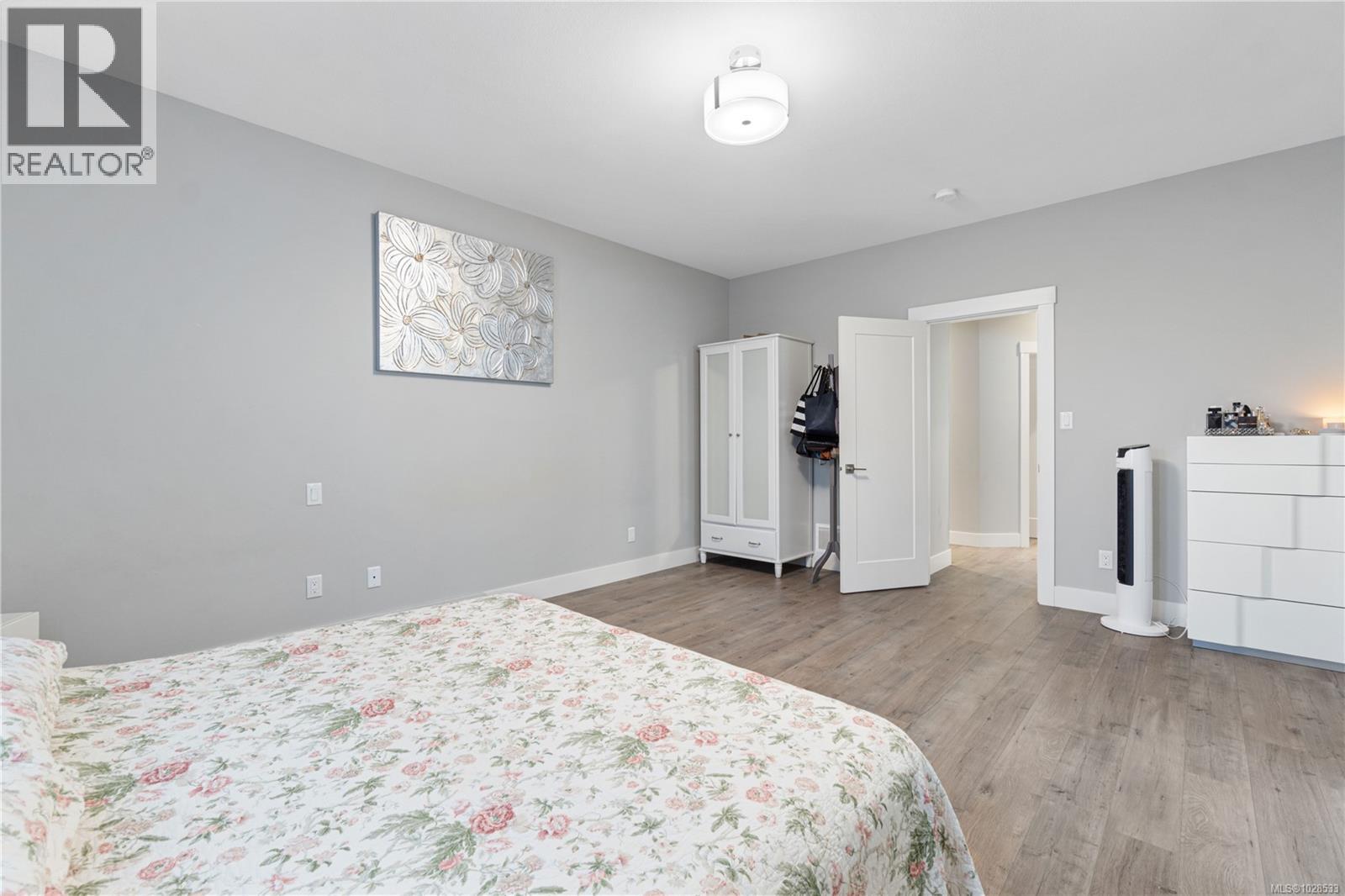 994 DOUGLAS AVE - 28