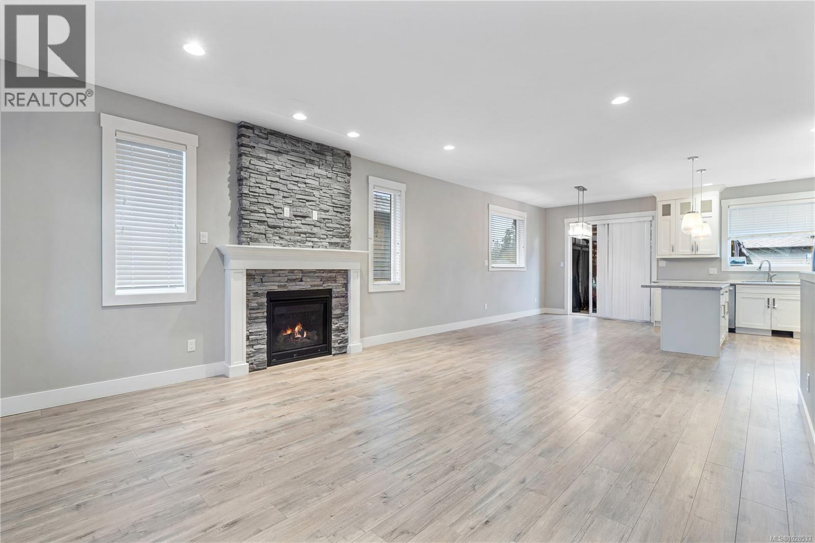 994 DOUGLAS AVE - Image 3