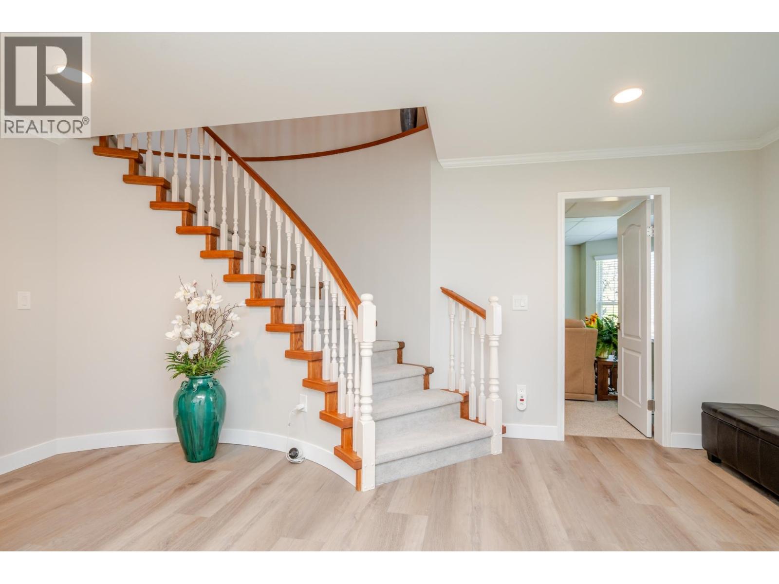 465 GARRETT STREET, New Westminster