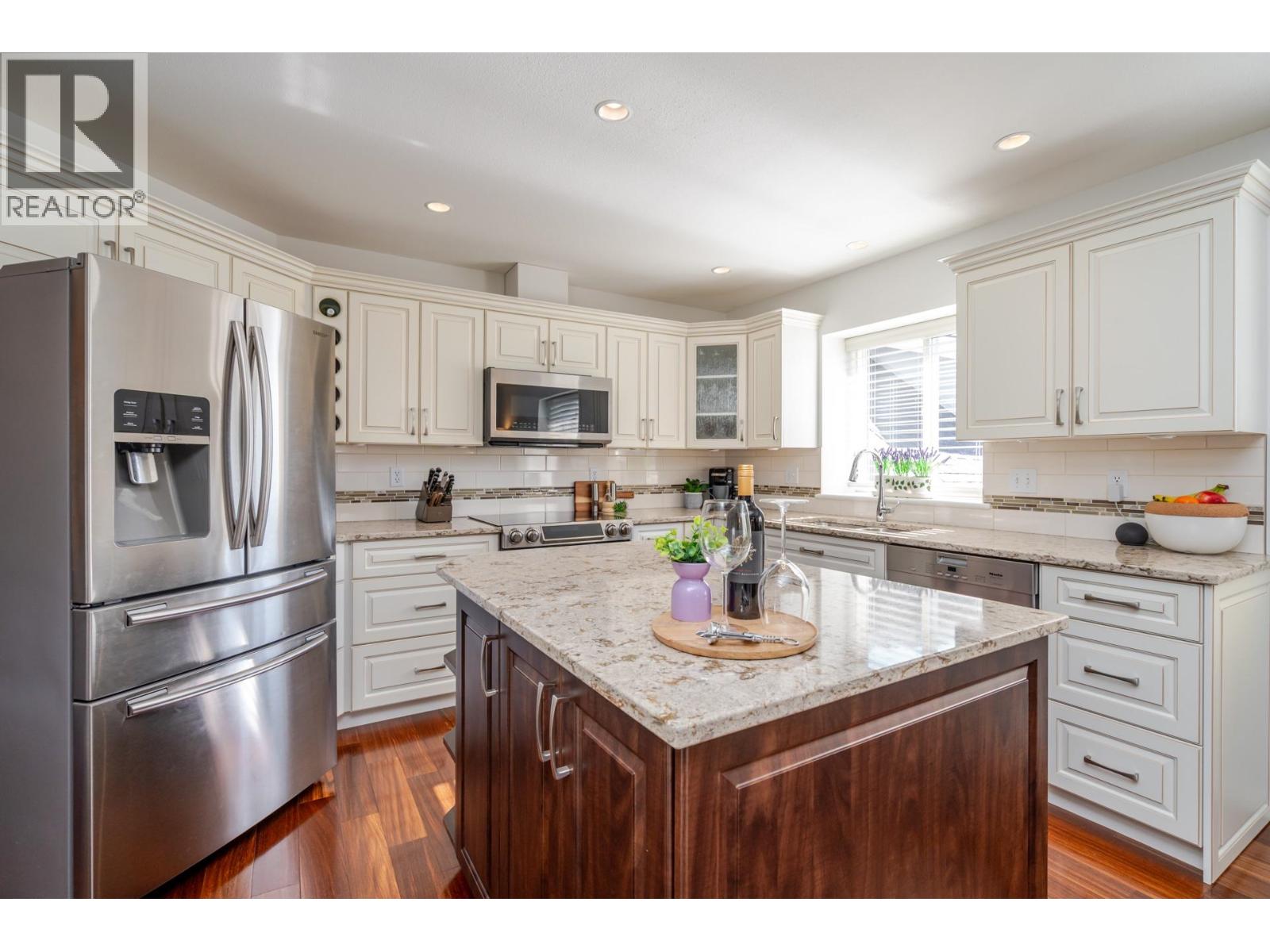 465 GARRETT STREET, New Westminster