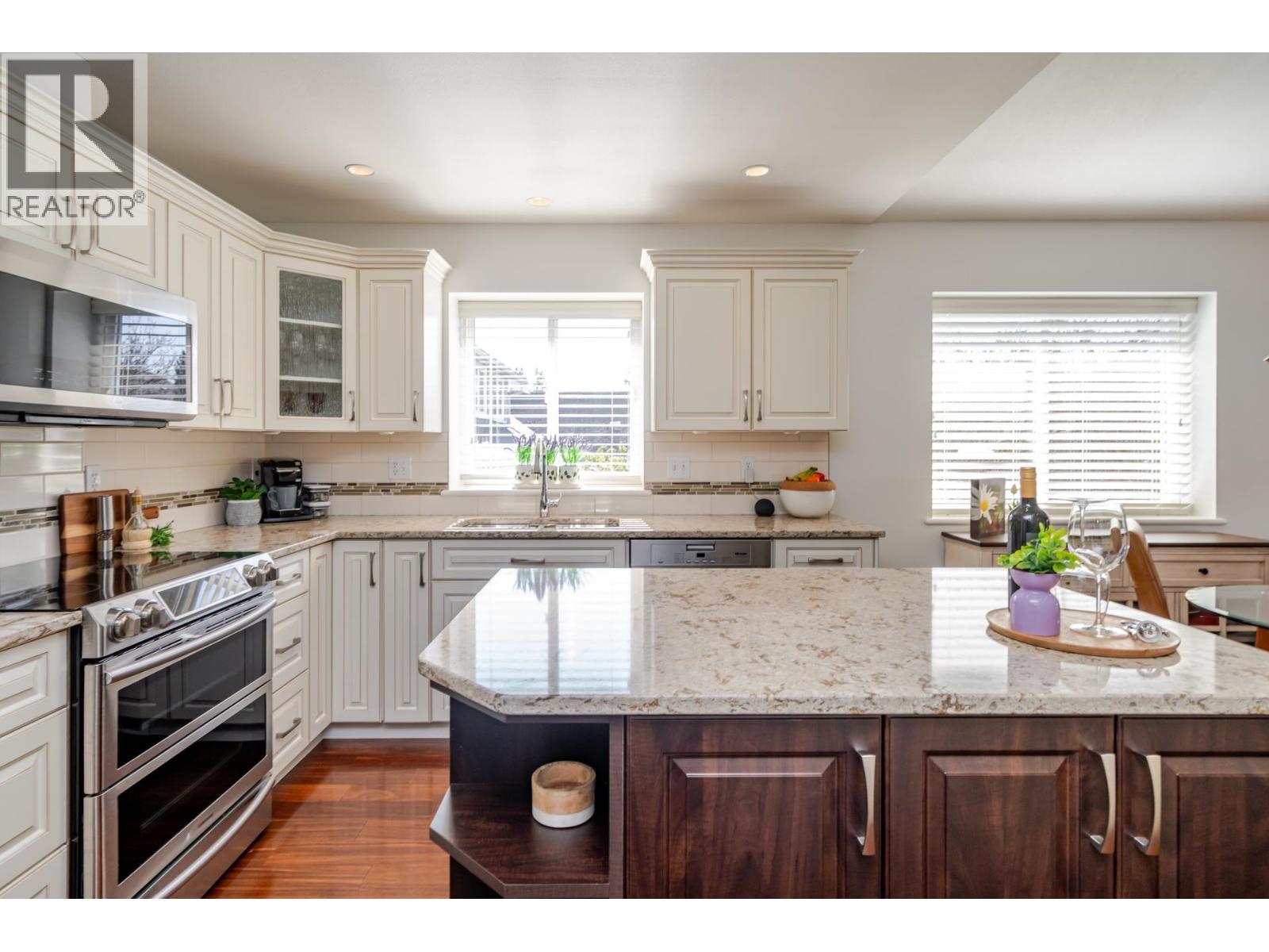 465 GARRETT STREET, New Westminster