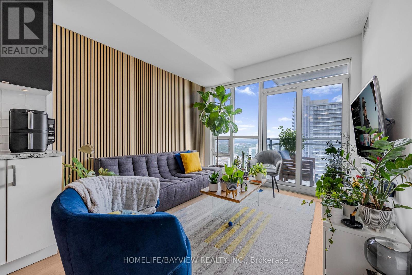 2316 - 98 LILLIAN STREET