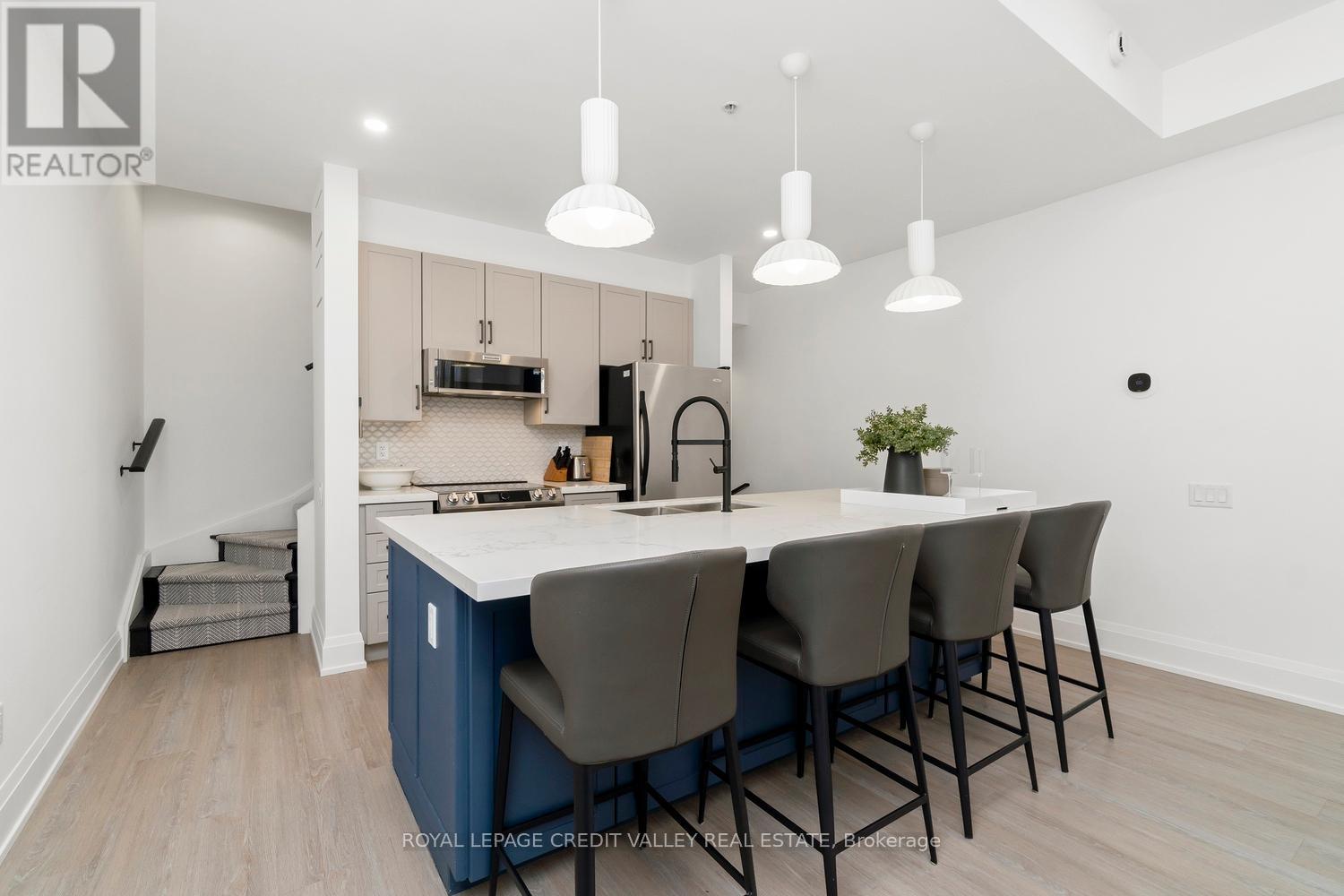 60 A TECUMSETH STREET - 16