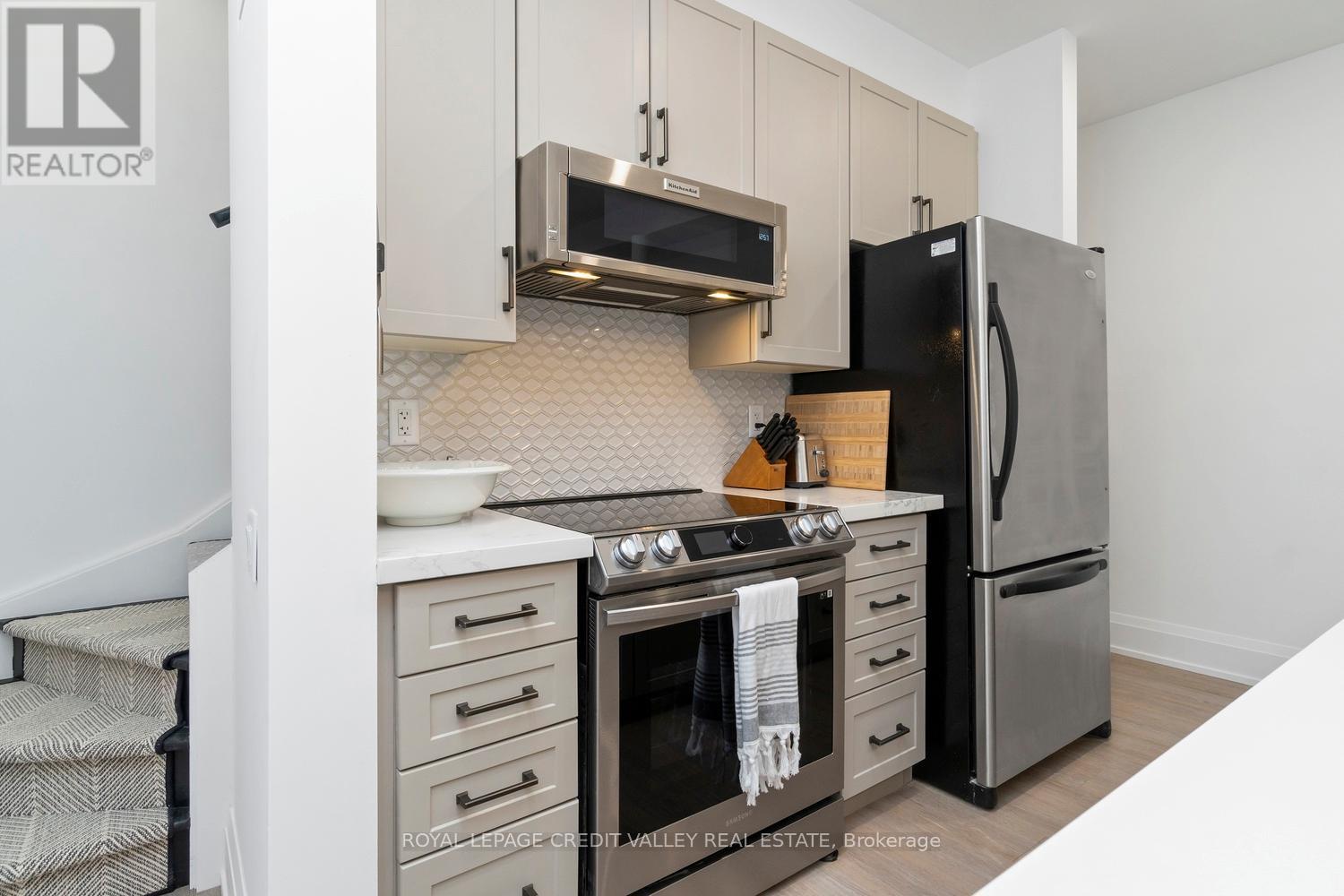 60 A TECUMSETH STREET - 18