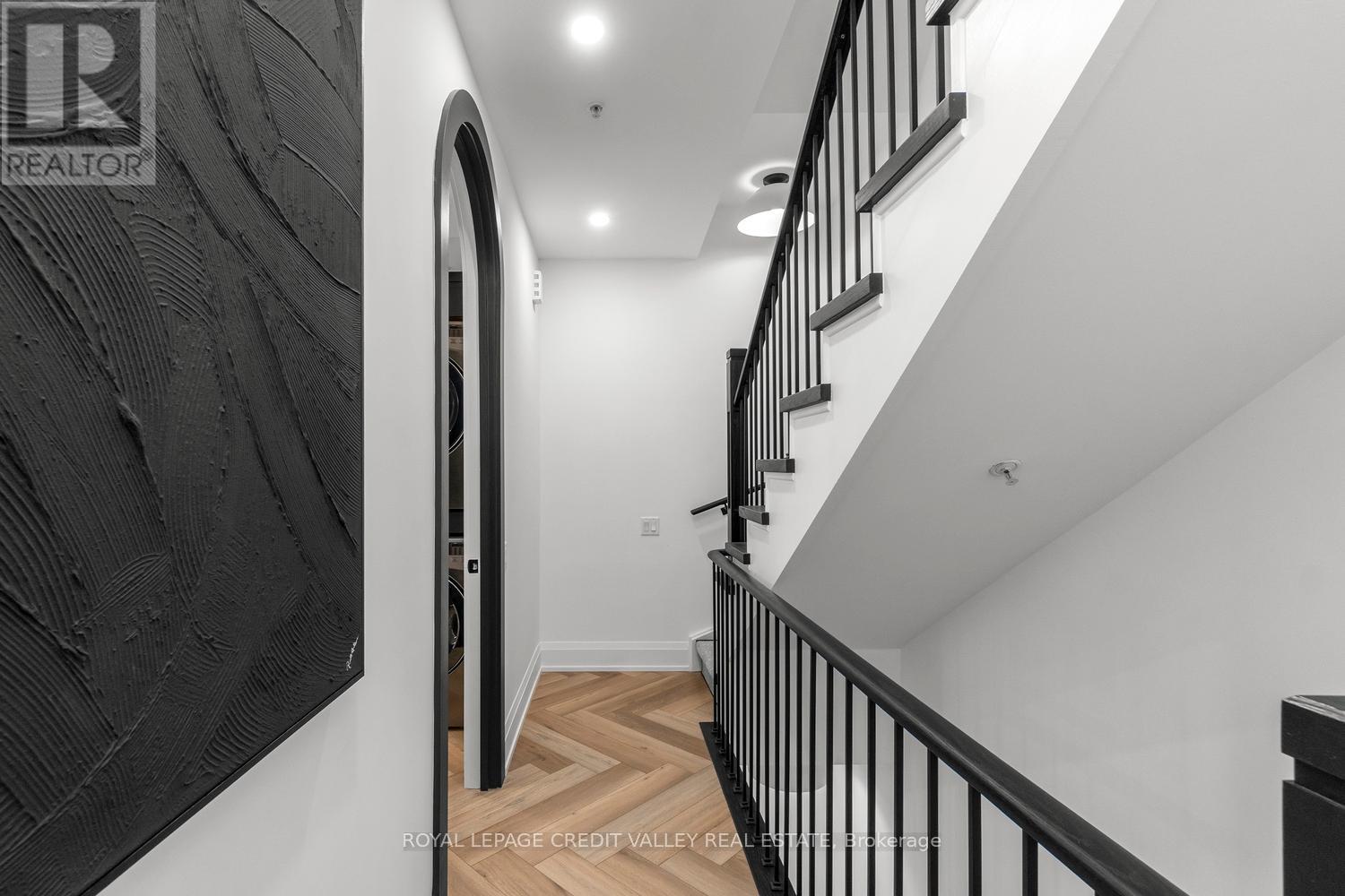 60 A TECUMSETH STREET - 21