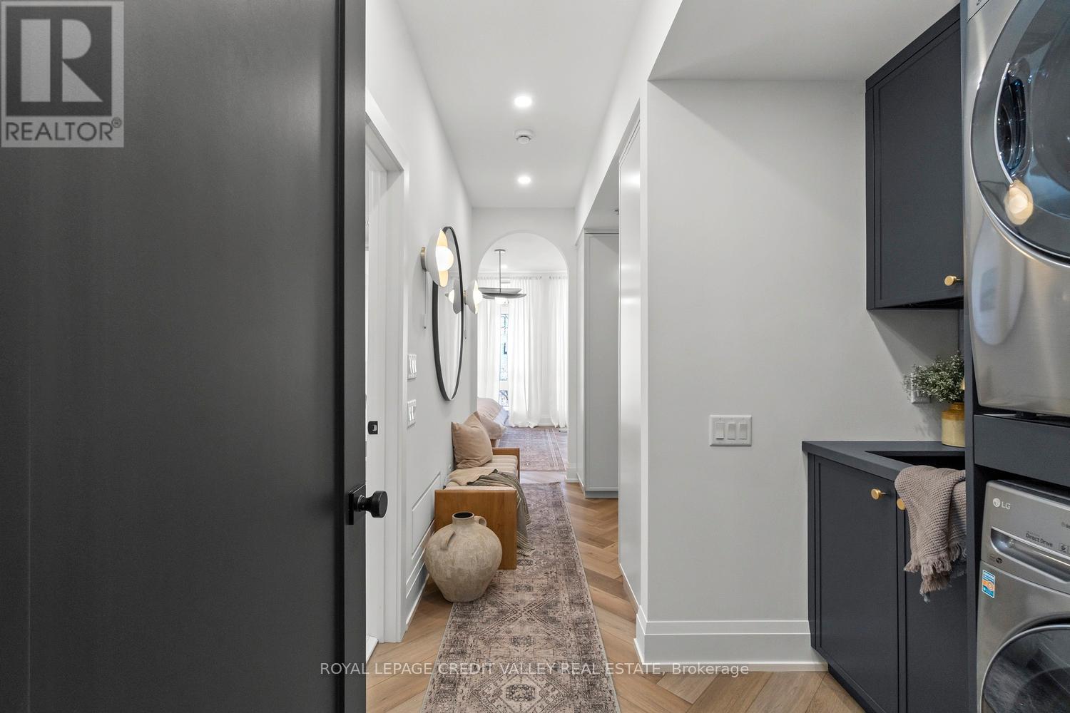 60 A TECUMSETH STREET - 22