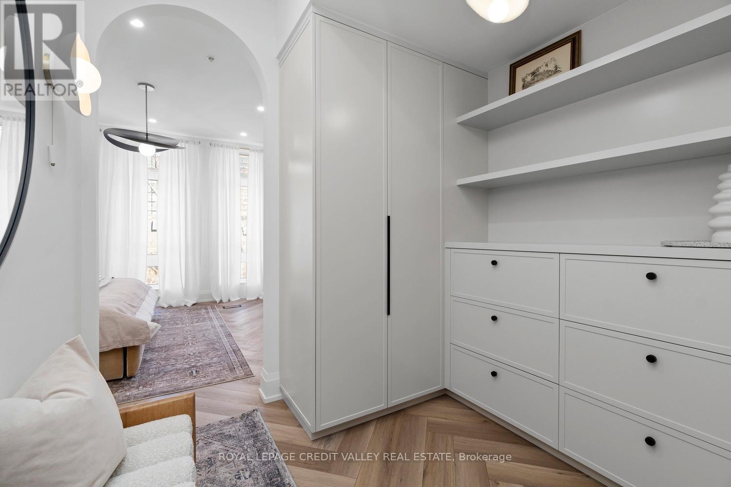 60 A TECUMSETH STREET - 24