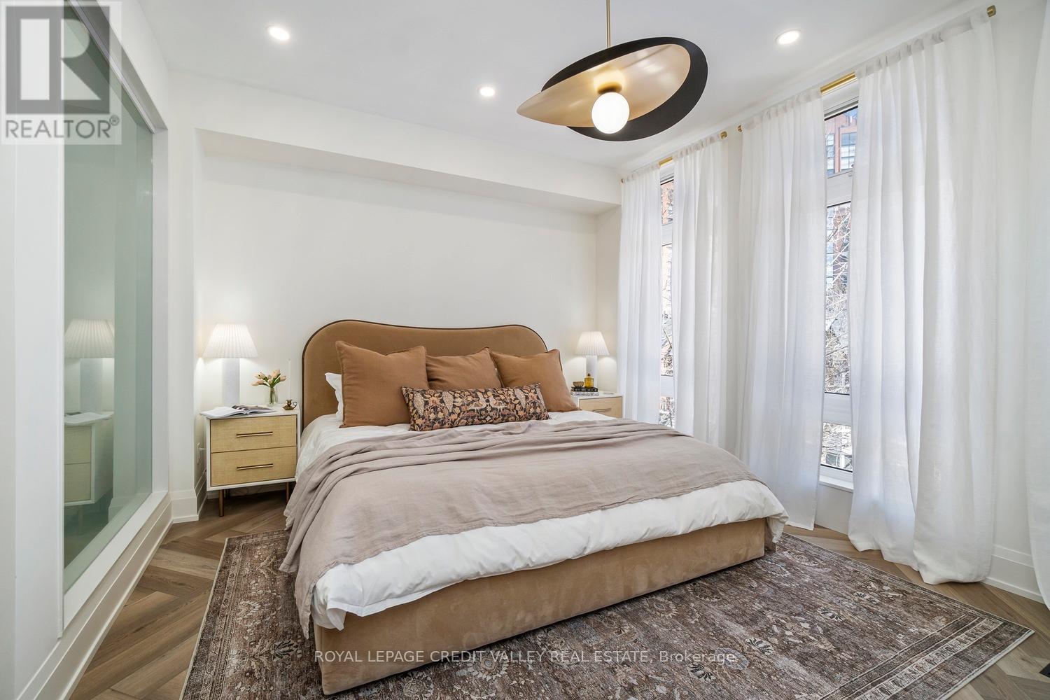 60 A TECUMSETH STREET - 25