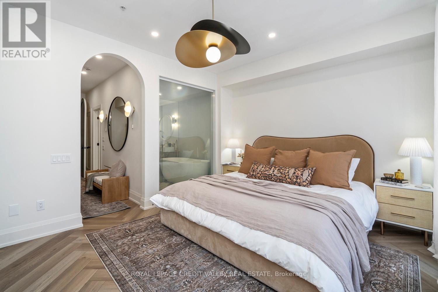 60 A TECUMSETH STREET - 26