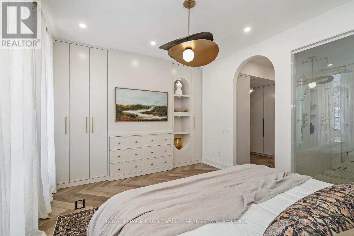 60 A TECUMSETH STREET - 27