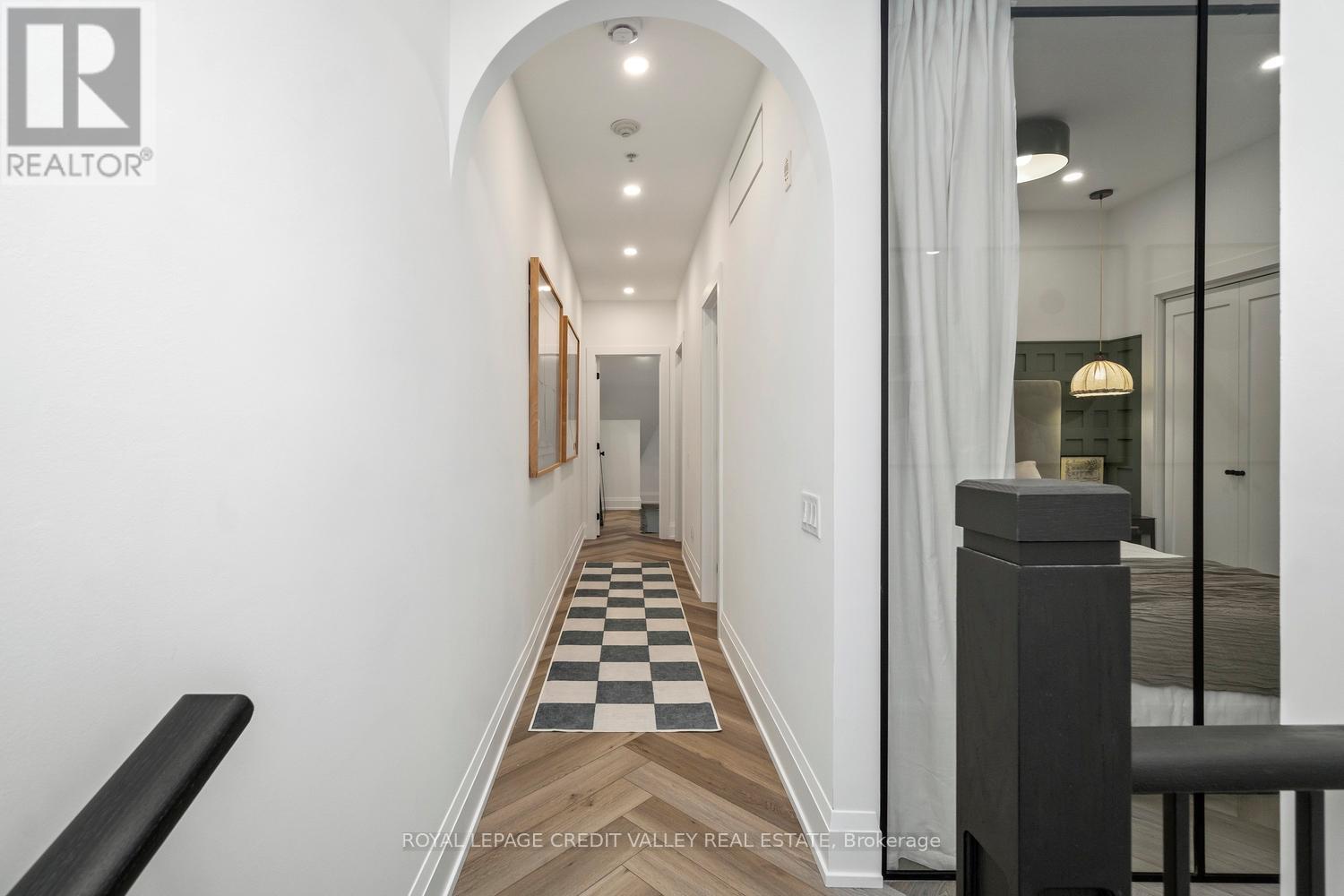 60 A TECUMSETH STREET - 30