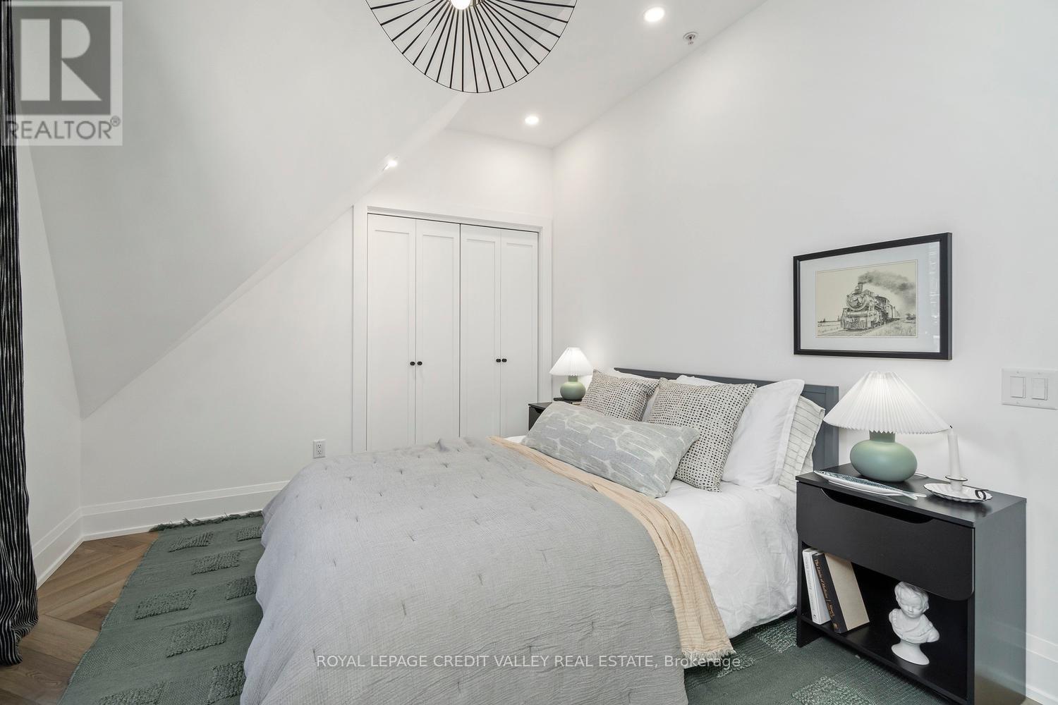 60 A TECUMSETH STREET - 31