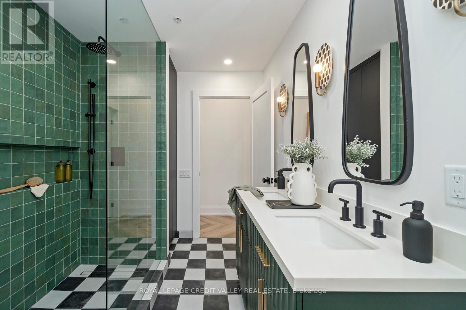 60 A TECUMSETH STREET - 34