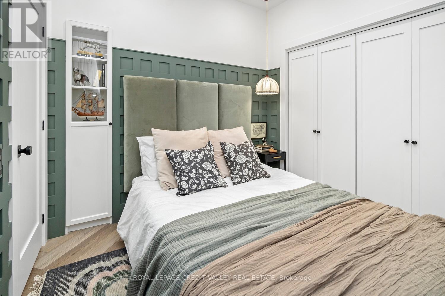 60 A TECUMSETH STREET - 35