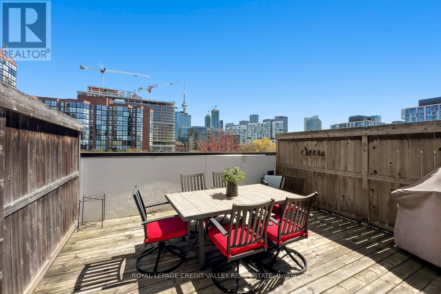 60 A TECUMSETH STREET - 37