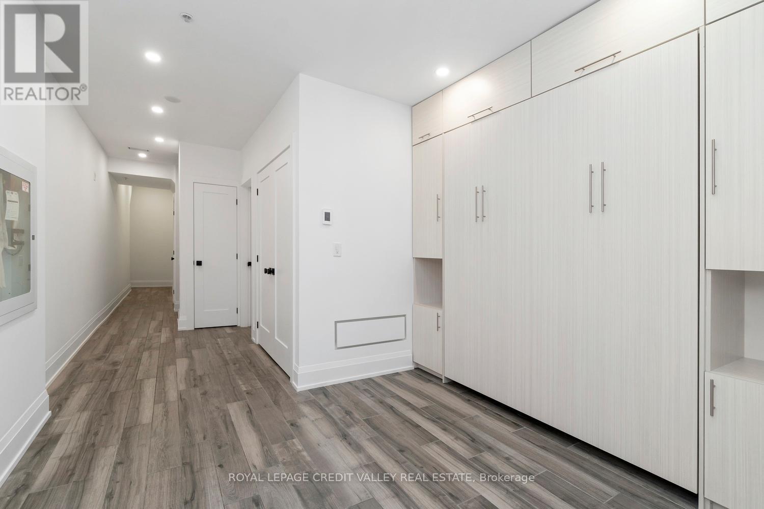 60 A TECUMSETH STREET - 8