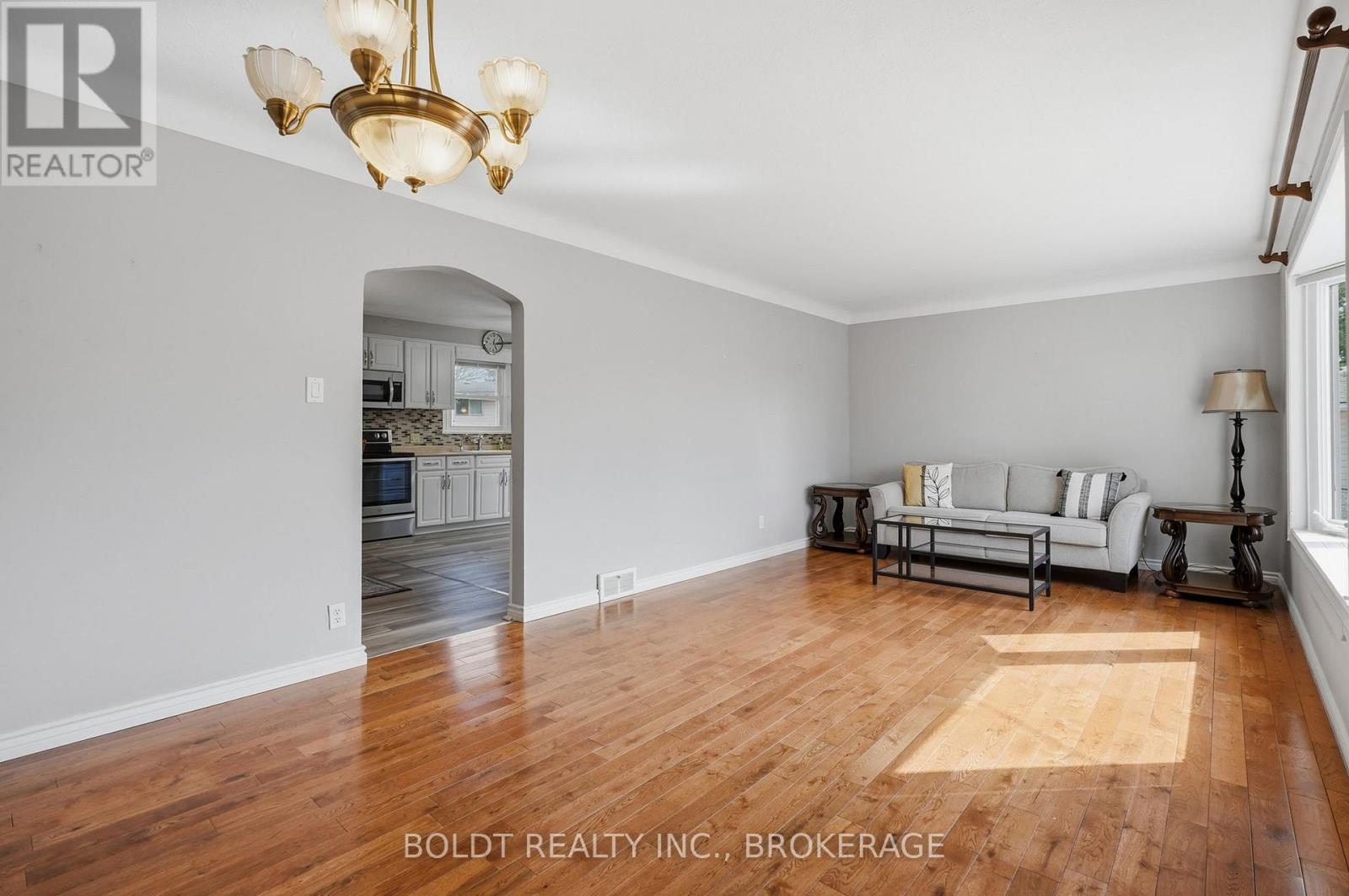 16 GRAMMAR AVENUE - 12