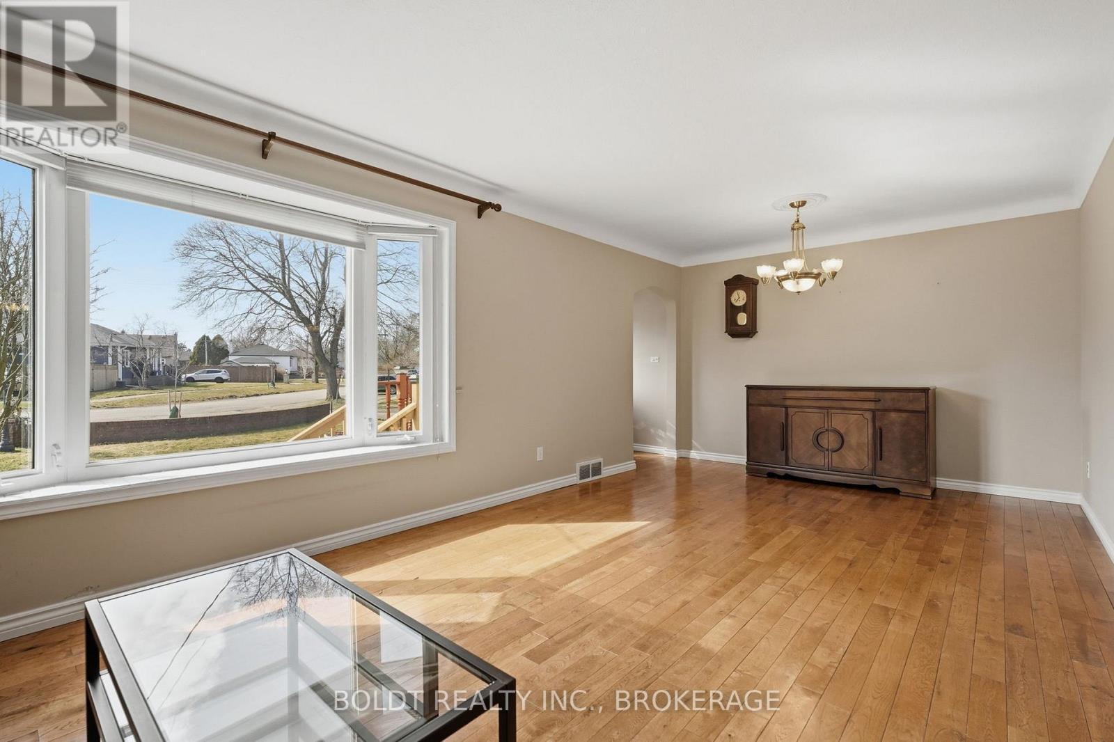 16 GRAMMAR AVENUE - 14