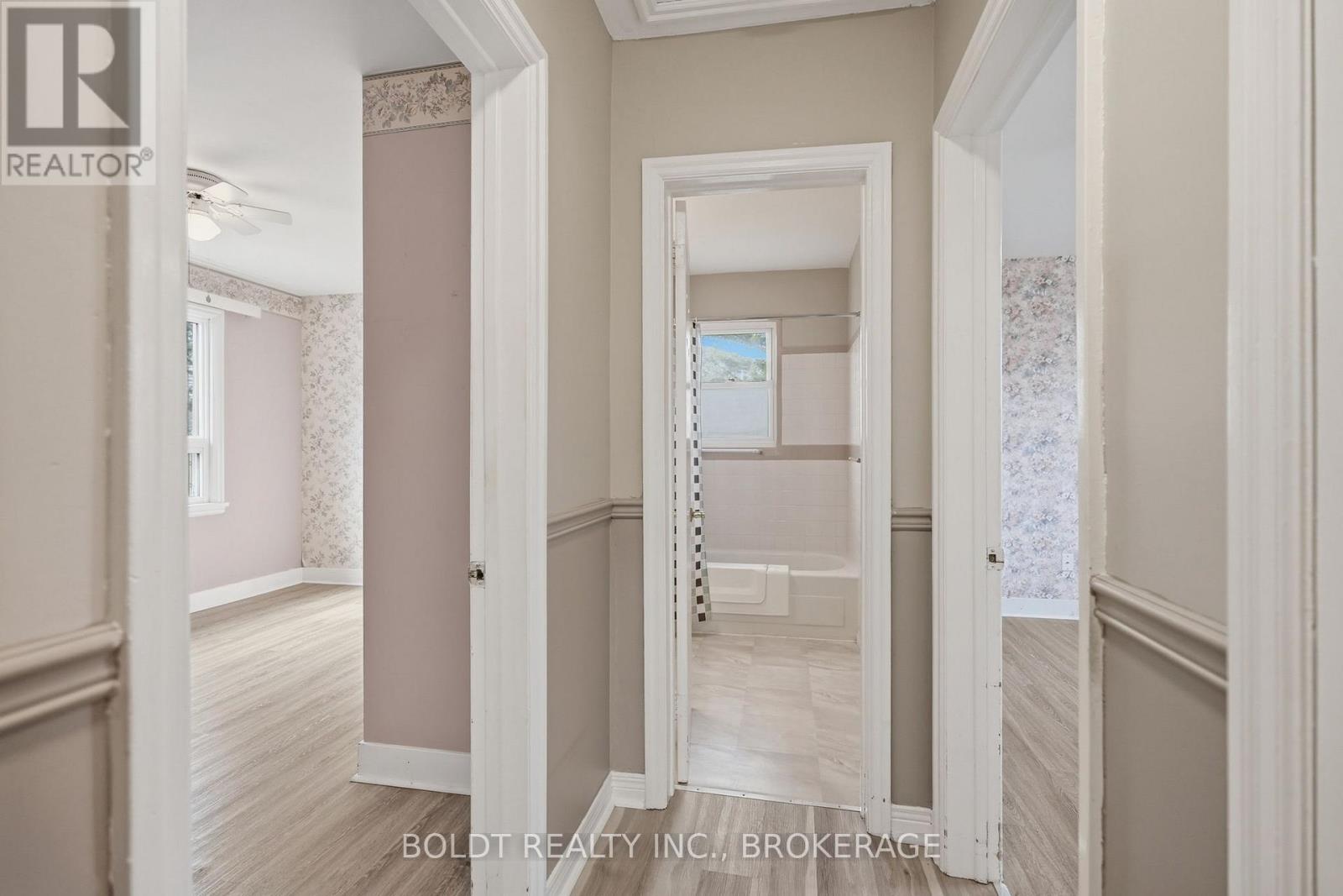 16 GRAMMAR AVENUE - 23