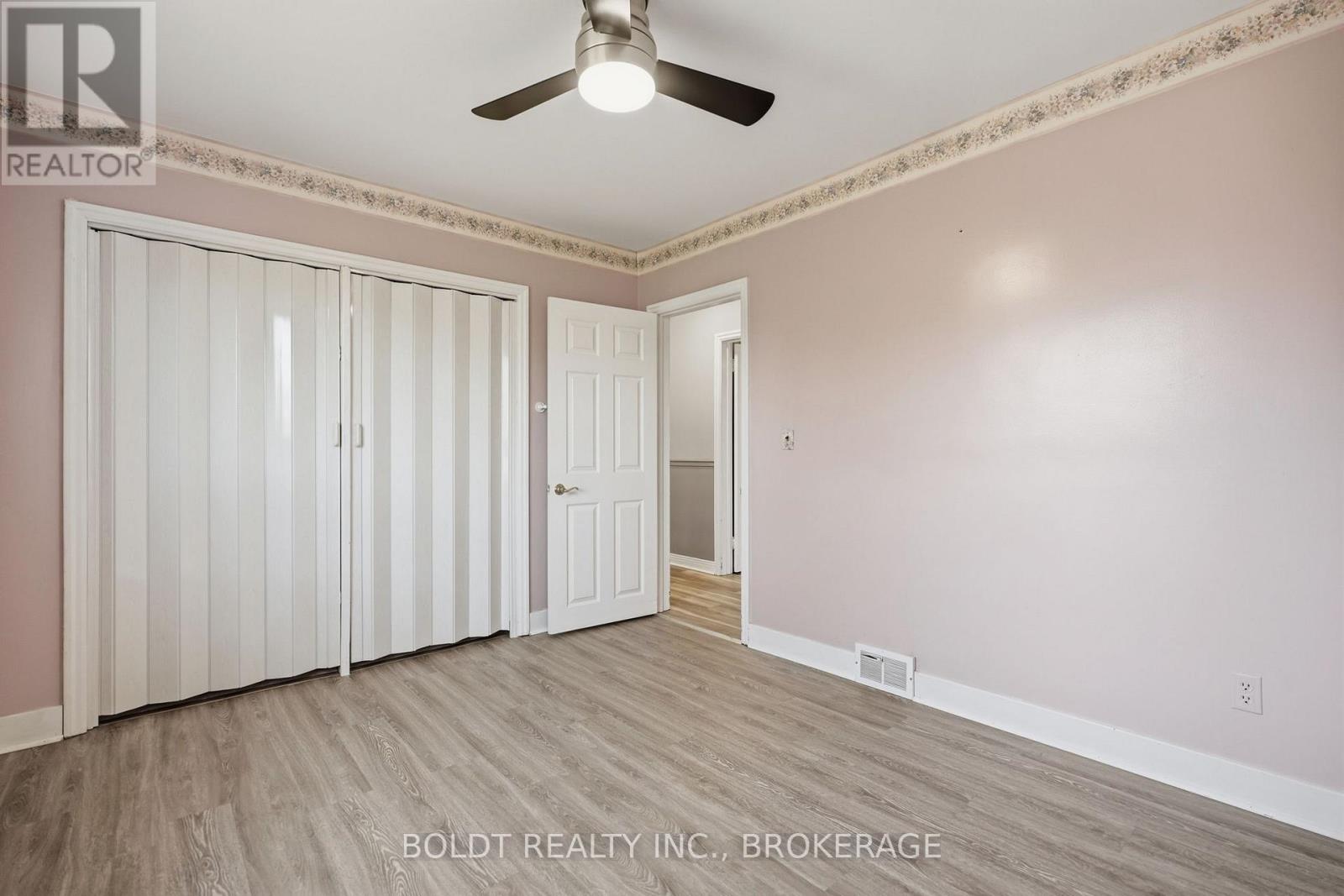 16 GRAMMAR AVENUE - 26