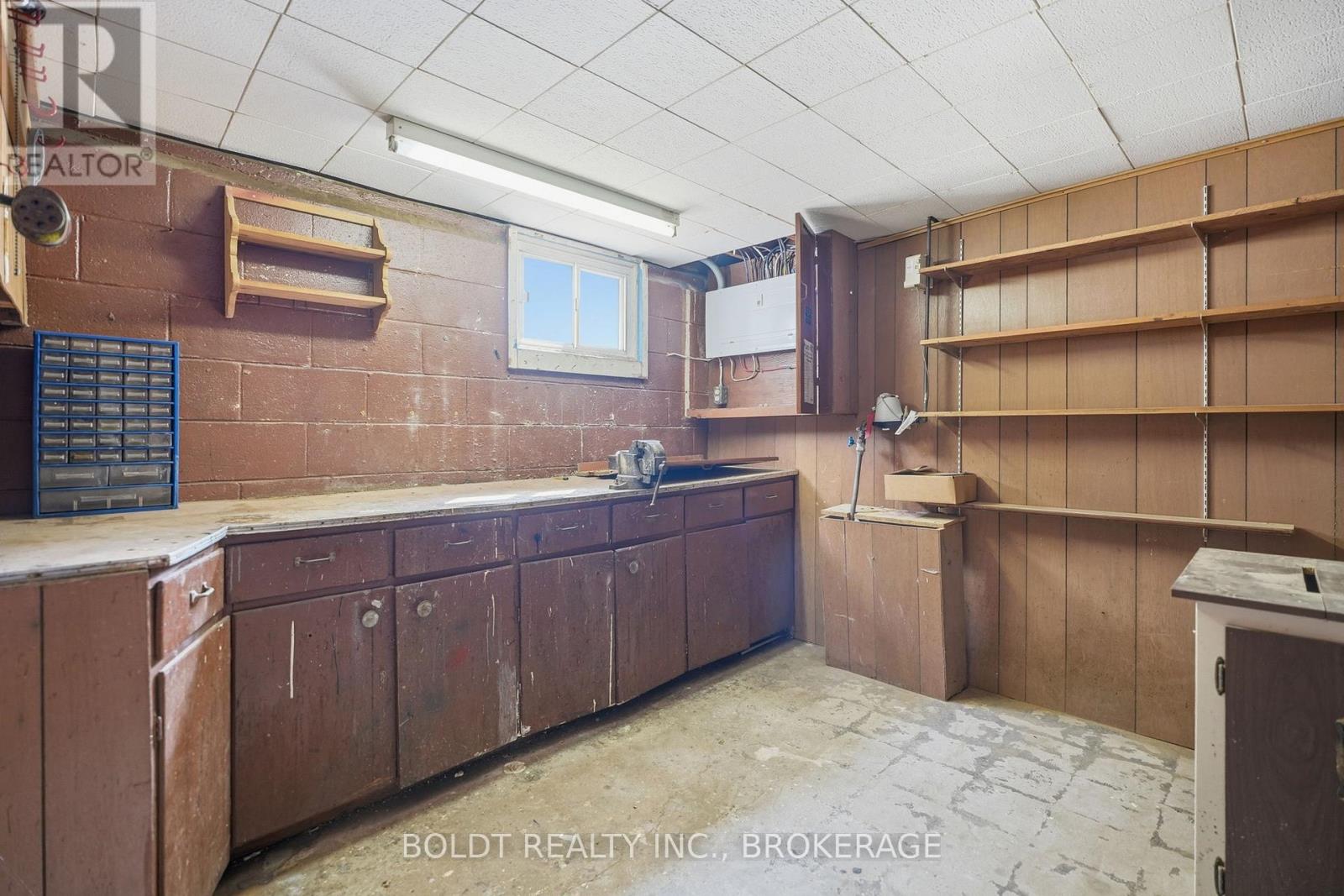 16 GRAMMAR AVENUE - 35