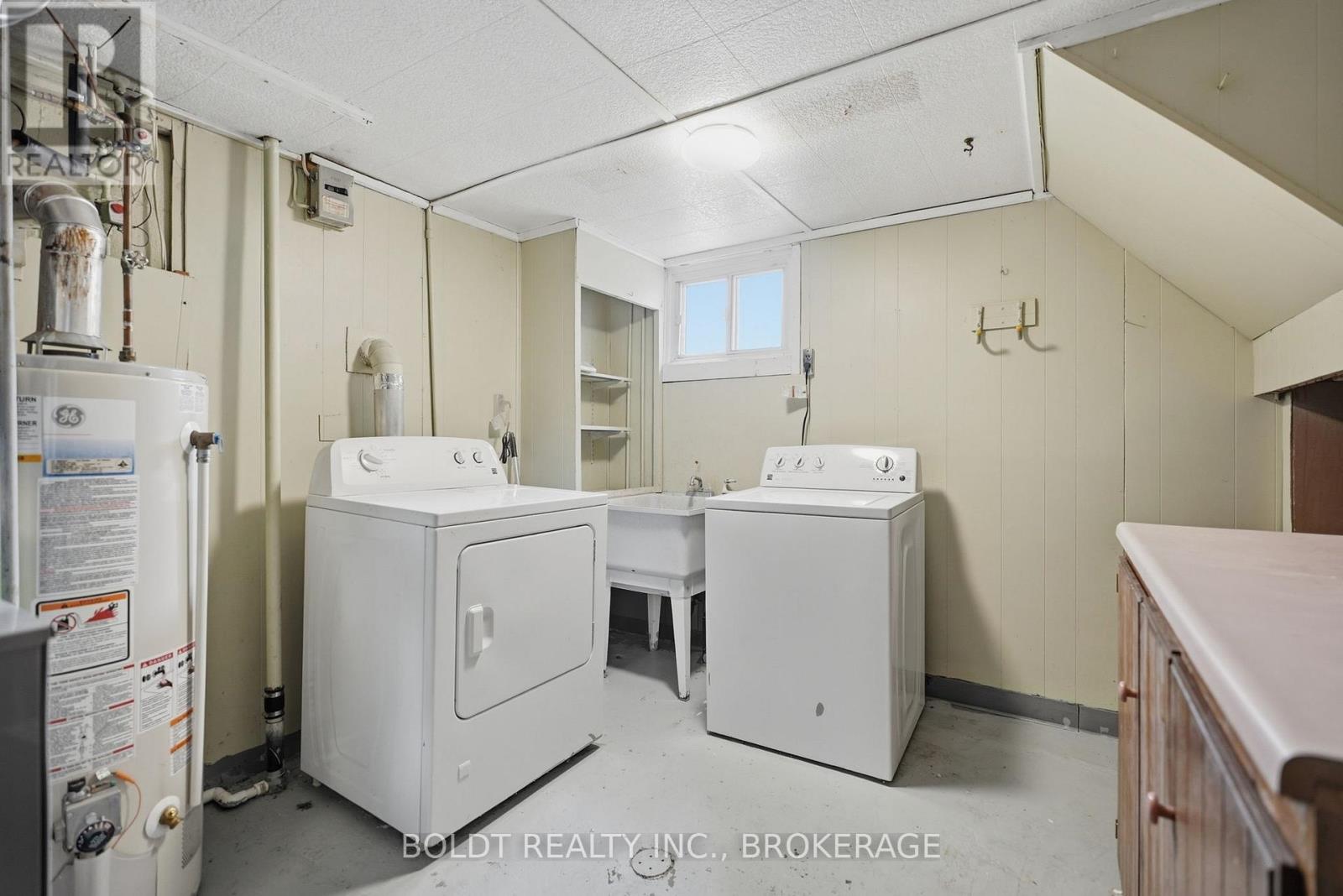 16 GRAMMAR AVENUE - 36
