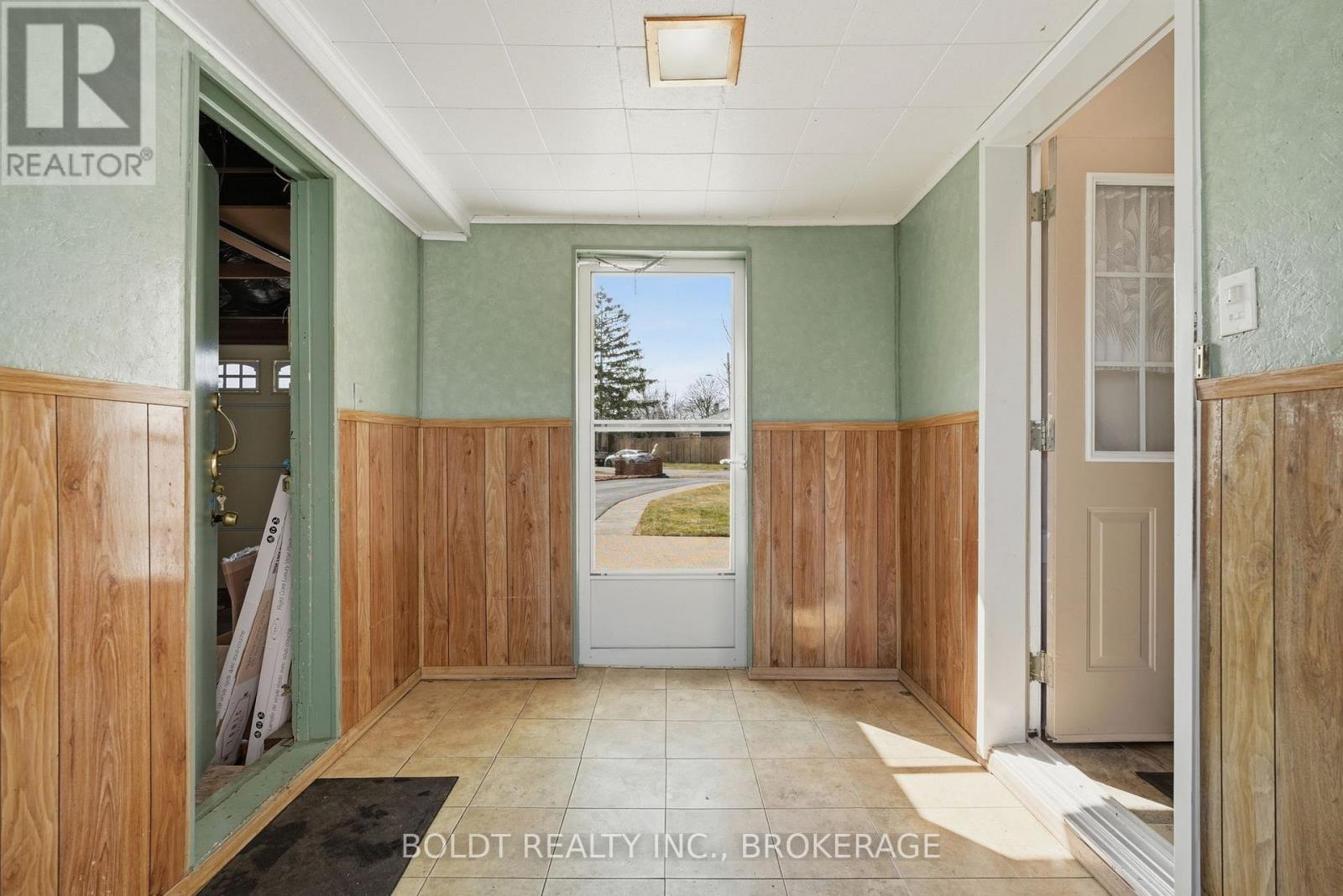 16 GRAMMAR AVENUE - 38