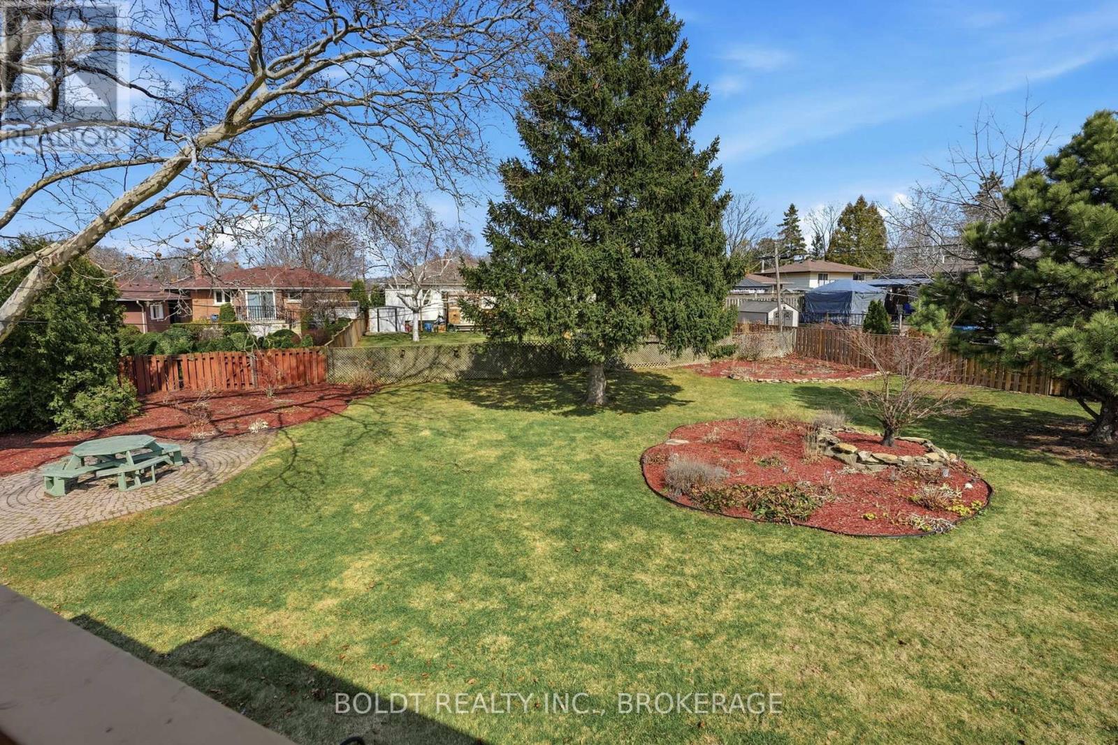 16 GRAMMAR AVENUE - 40